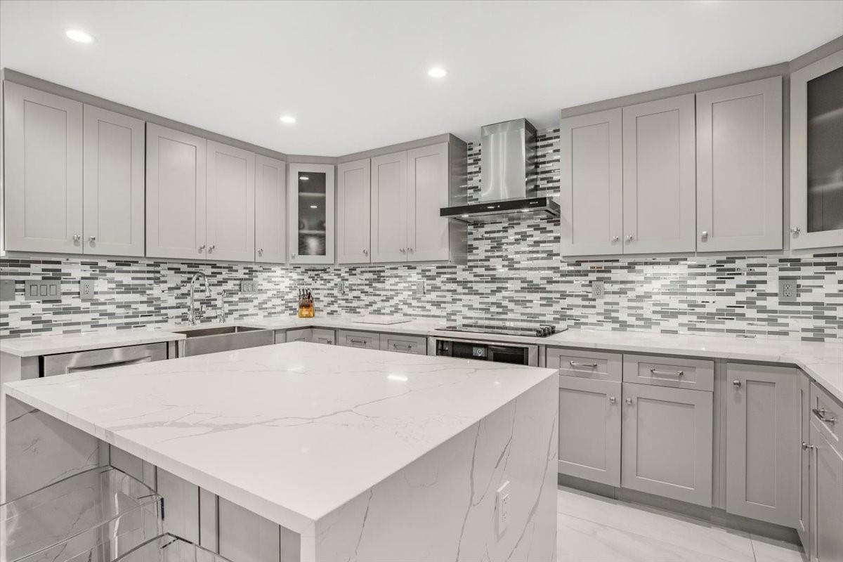 19 Hendricks Isle 101 Property Photo 25