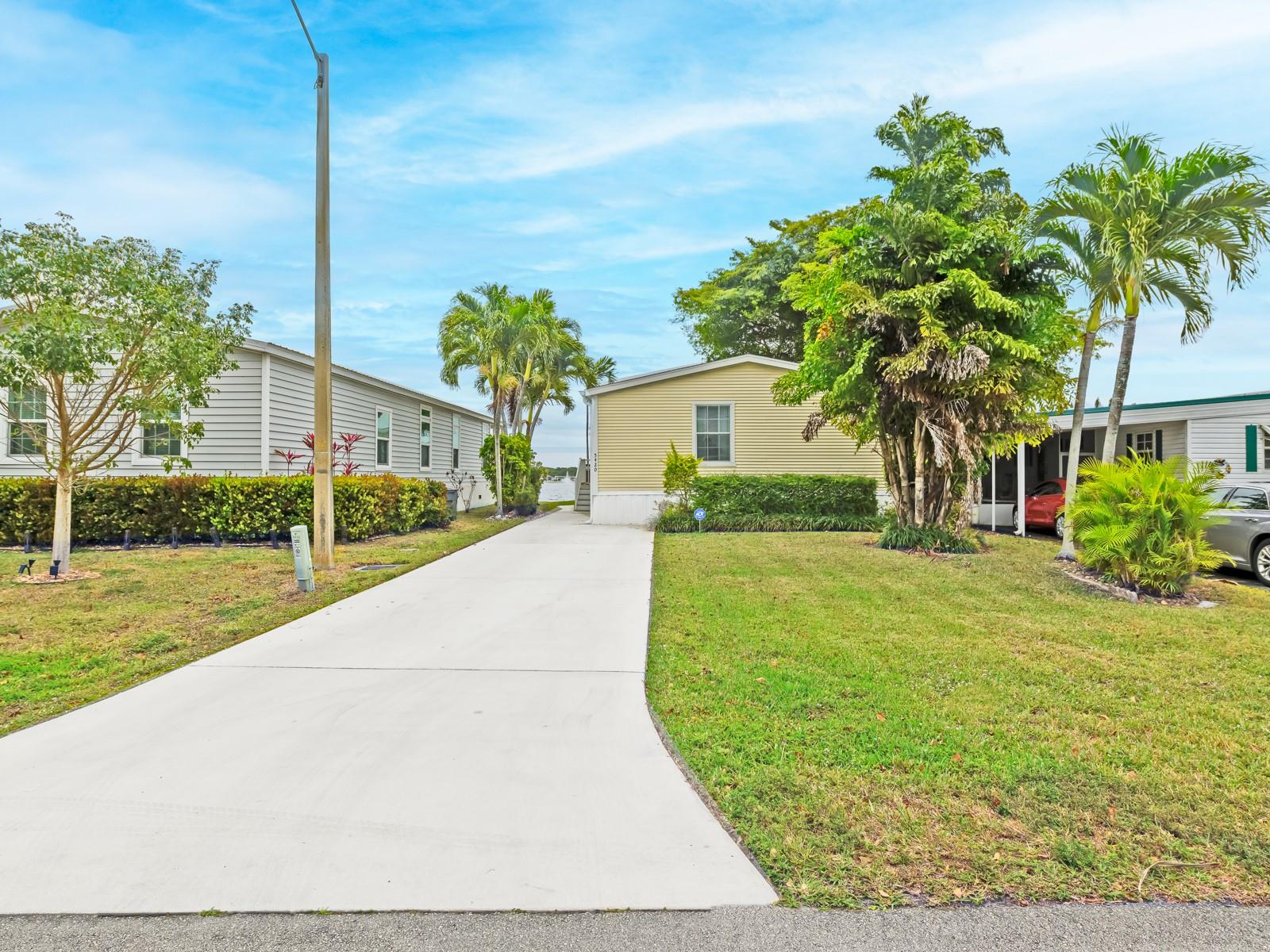 5420 Lagoon Dr Property Photo 1