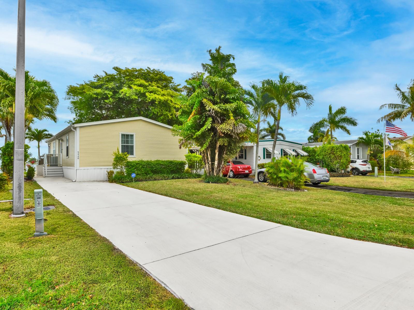 5420 Lagoon Dr Property Photo 3
