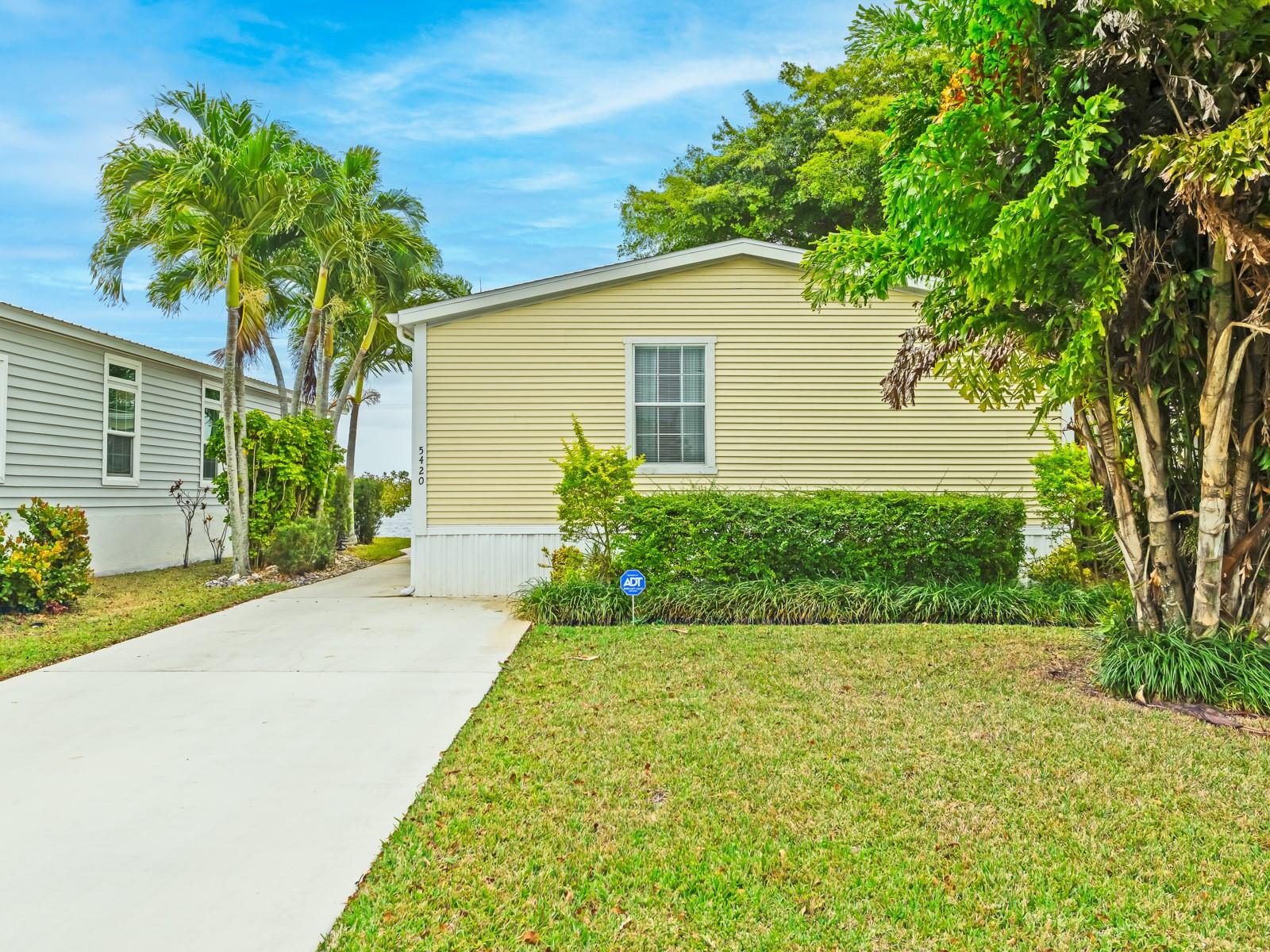 5420 Lagoon Dr Property Photo 4