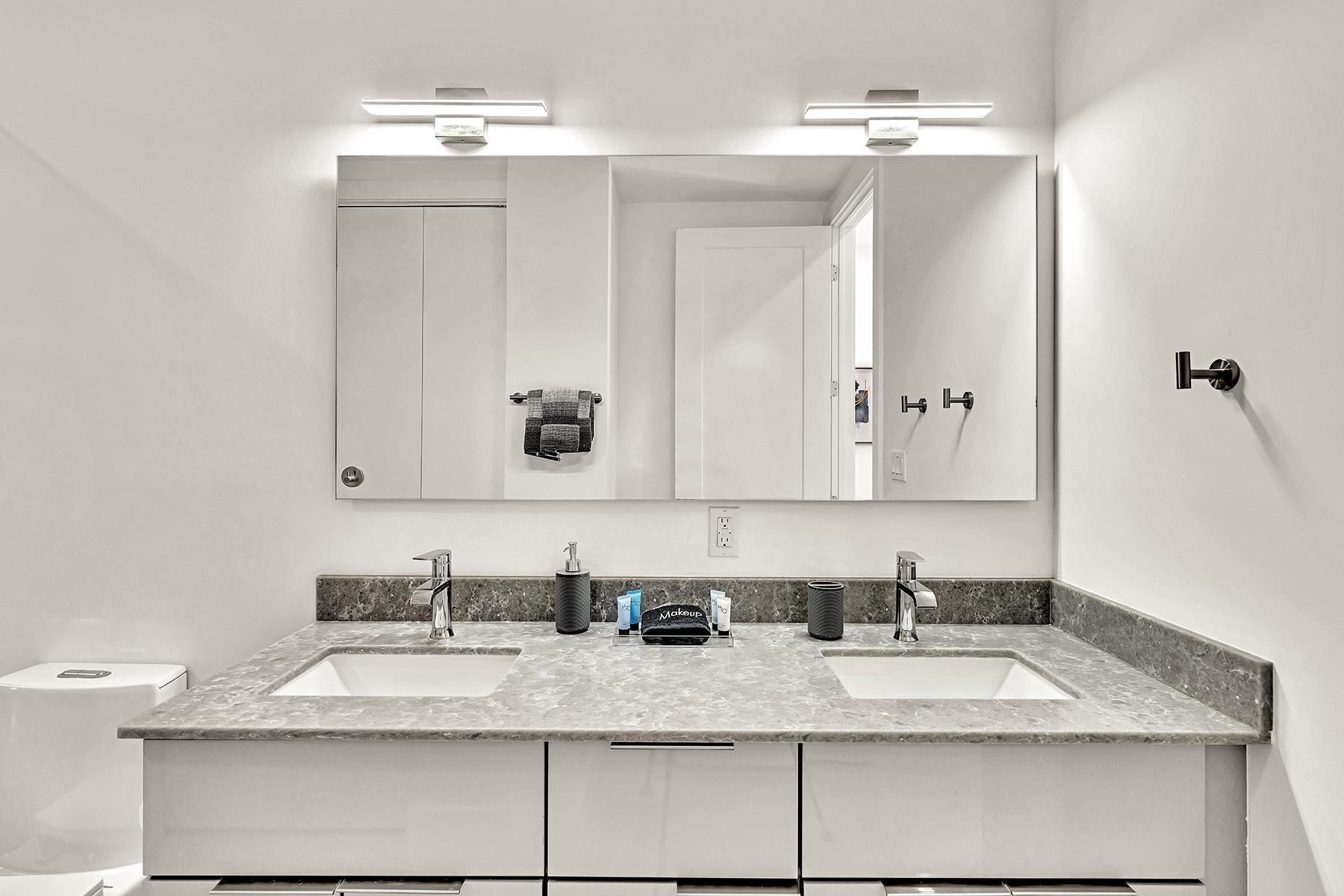 2100 Miami Rd 203 Property Photo 41