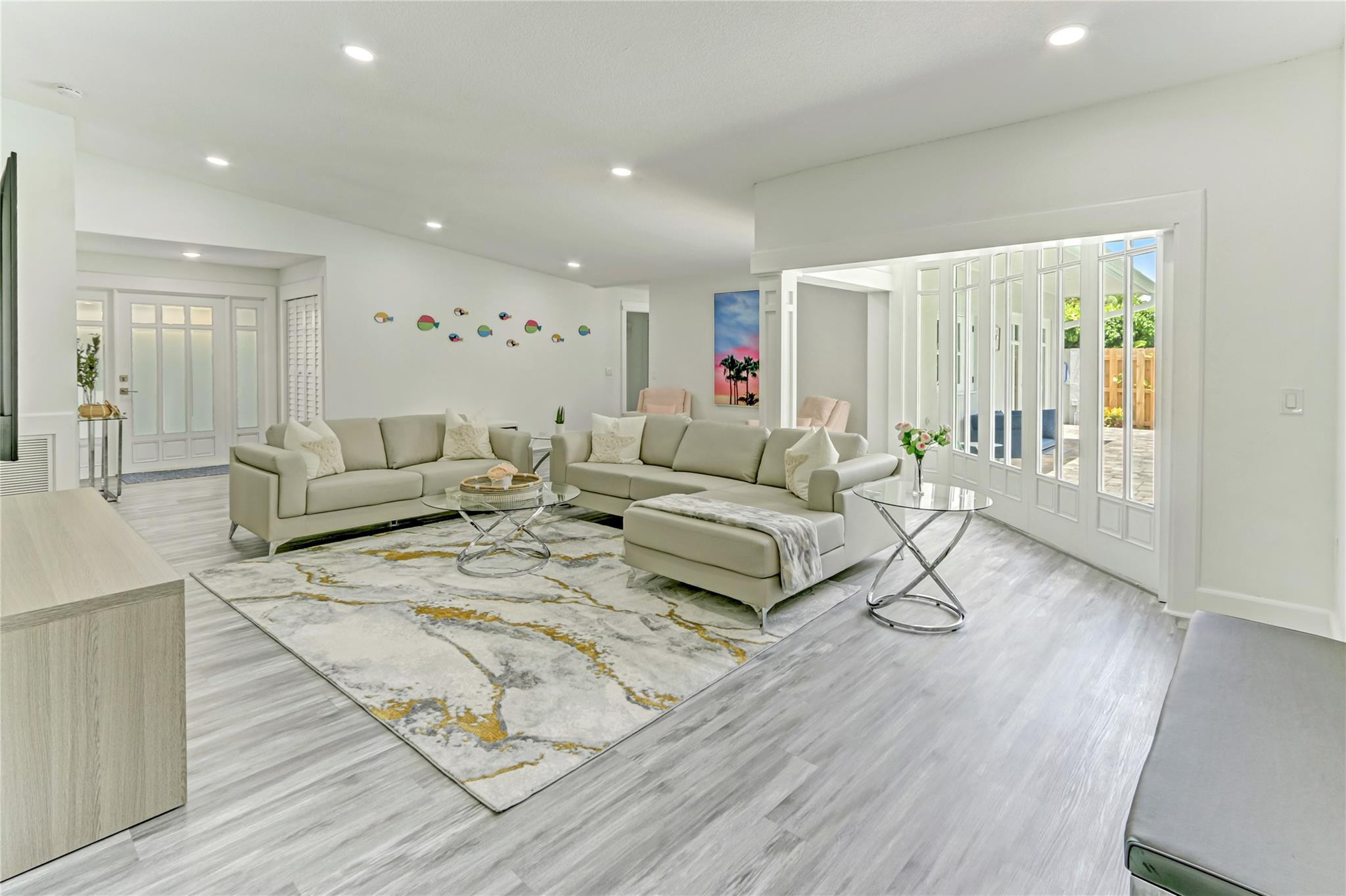 16643 Redwood Way Property Photo 3