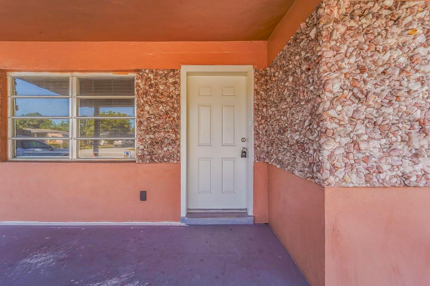1345 Sw 22nd Ter Property Photo 4