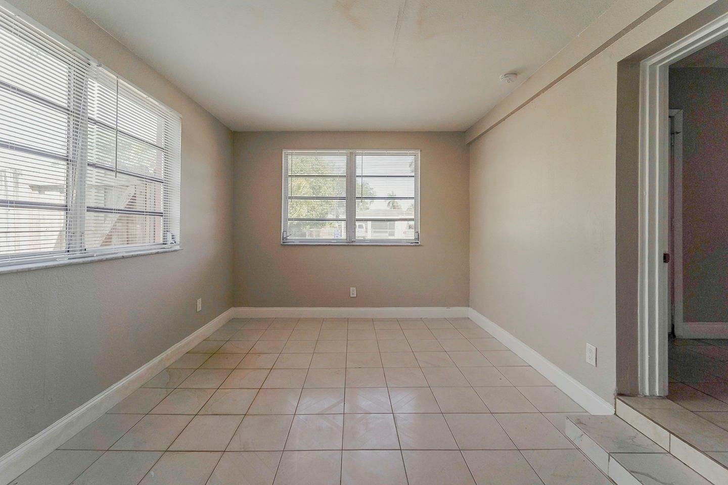 1345 Sw 22nd Ter Property Photo 11