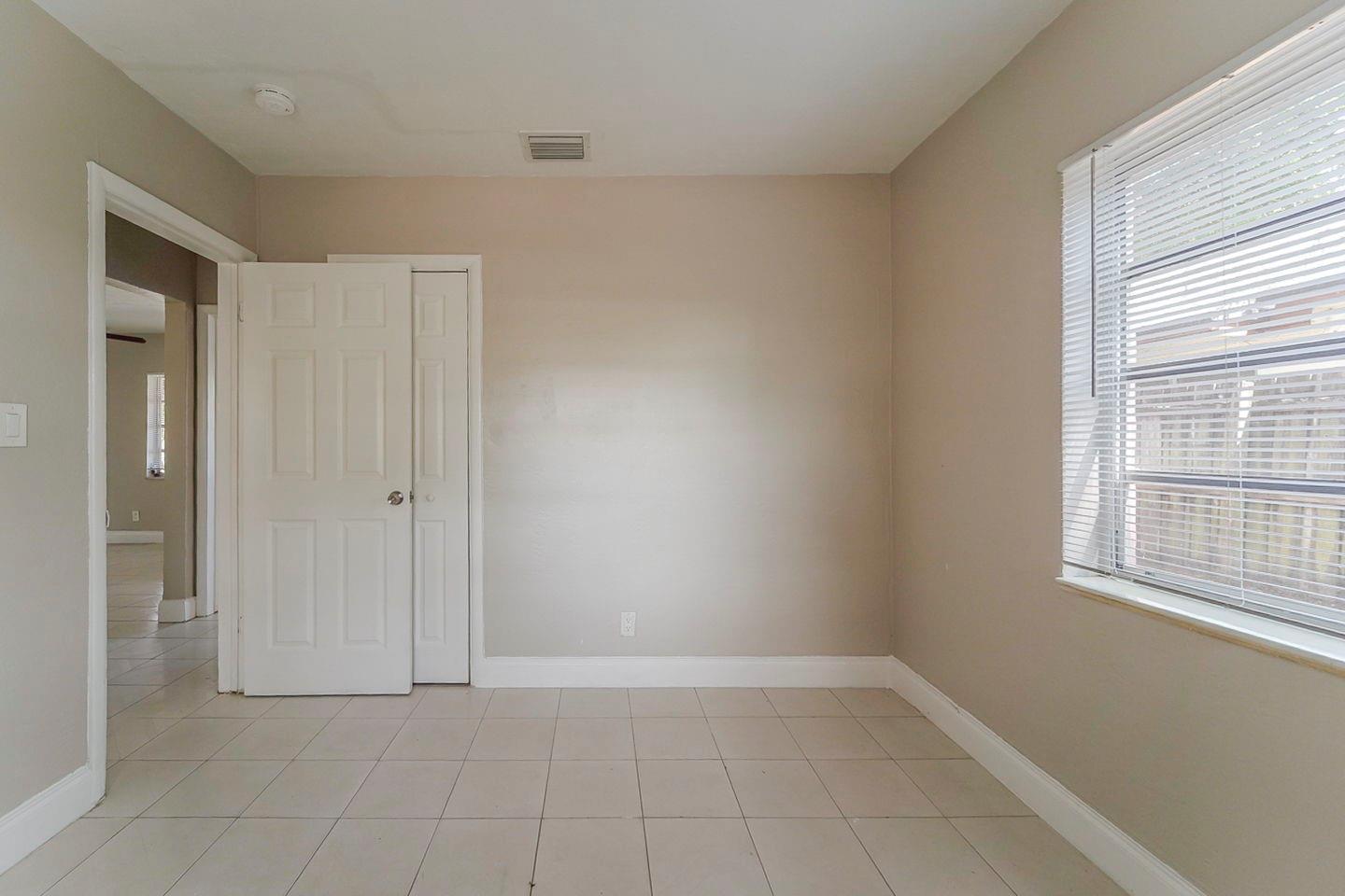 1345 Sw 22nd Ter Property Photo 23