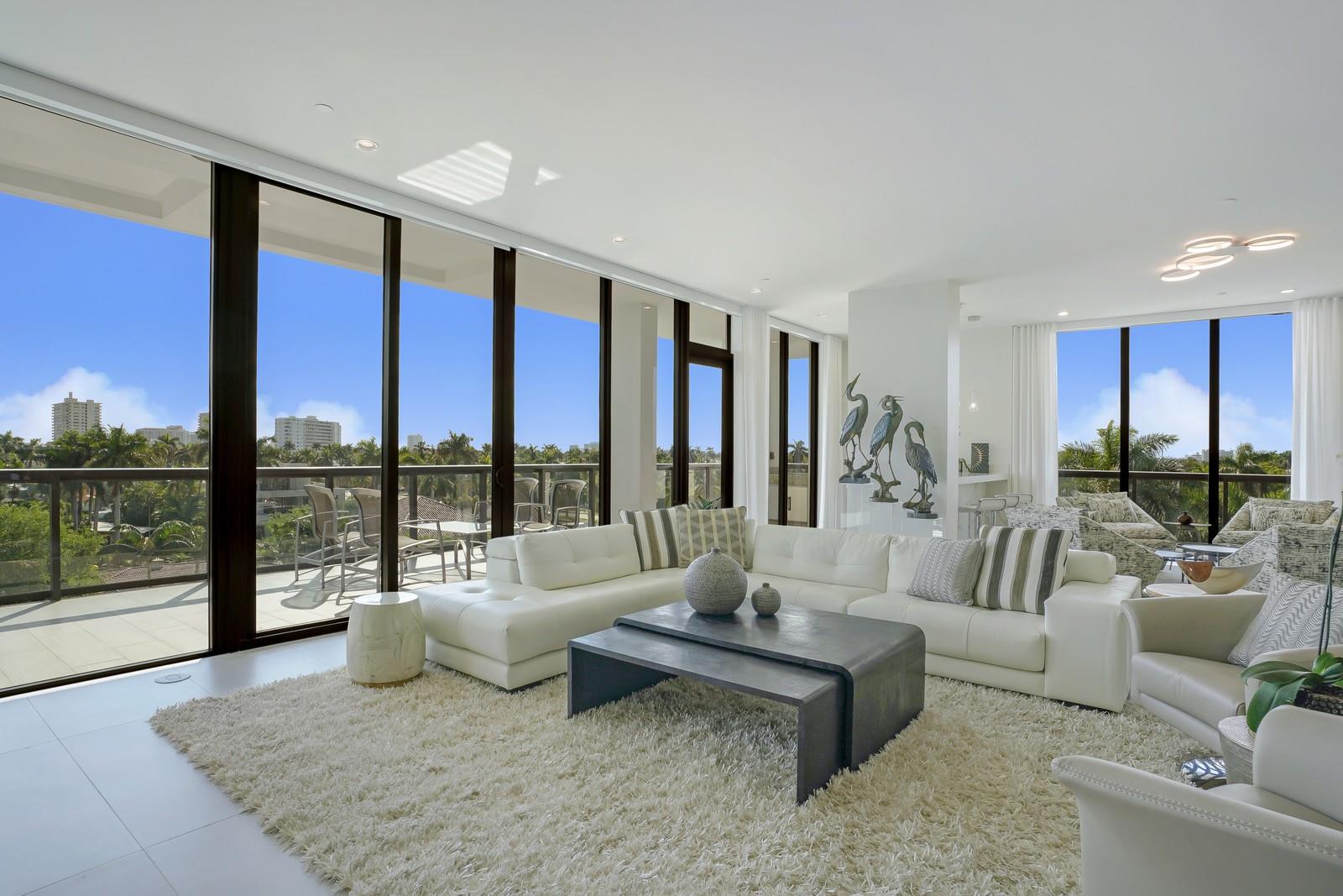 20 Isle Of Venice Dr Ph-1 Property Photo 3