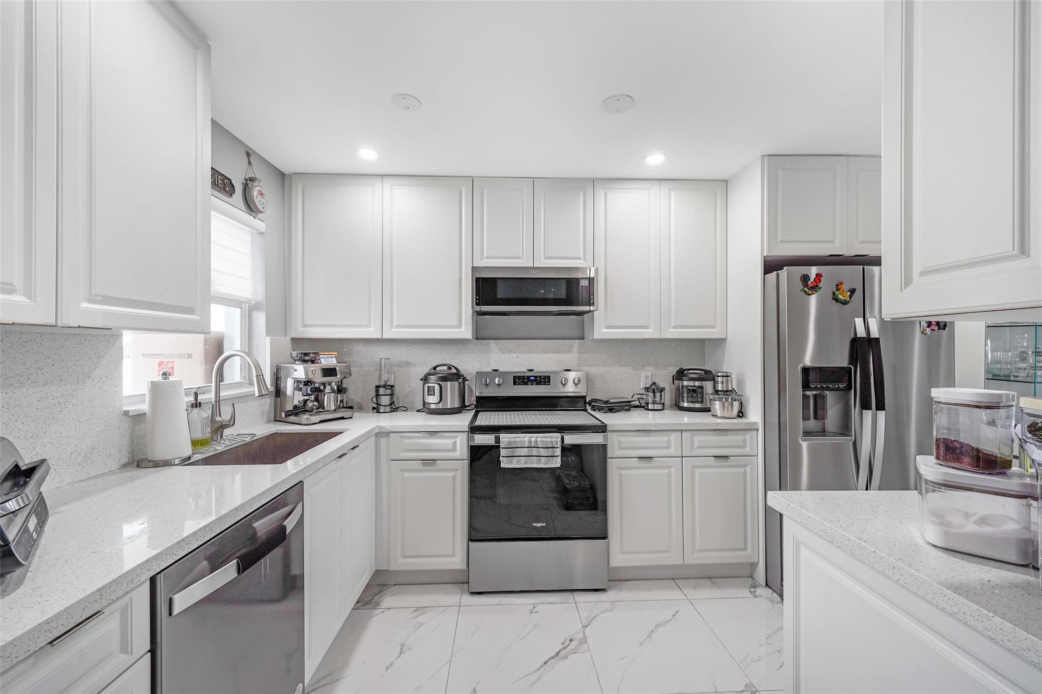 6650 Royal Palm Blvd Property Photo 1