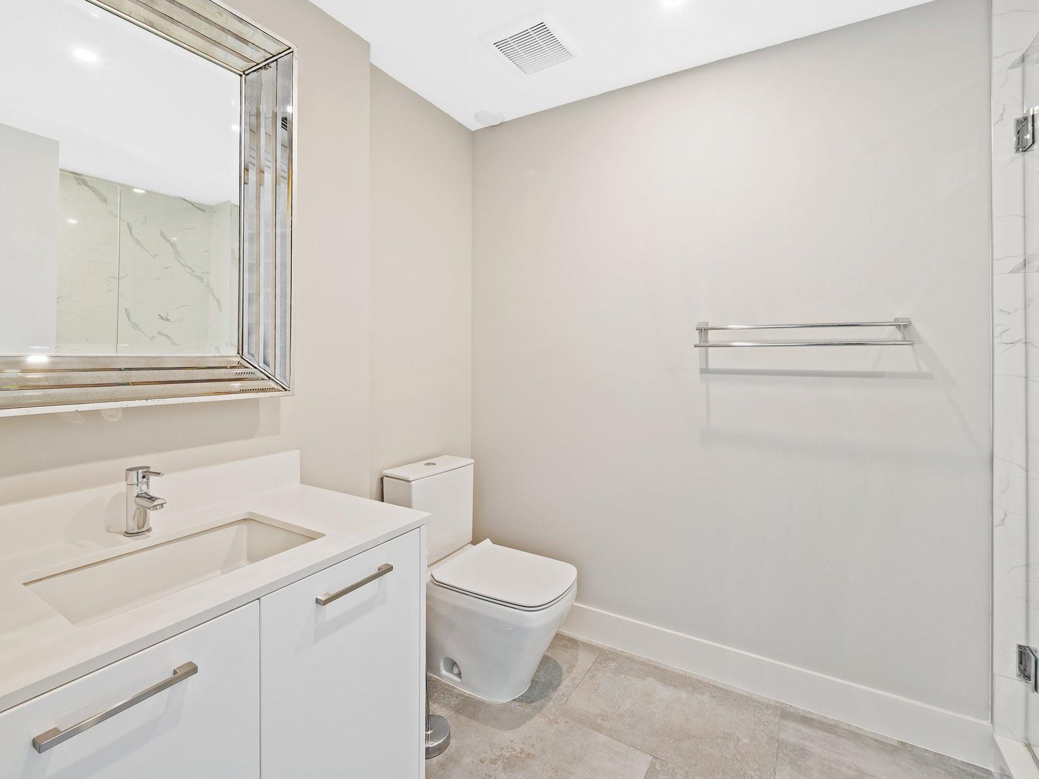 133 Isle Of Venice 201 Property Photo 34