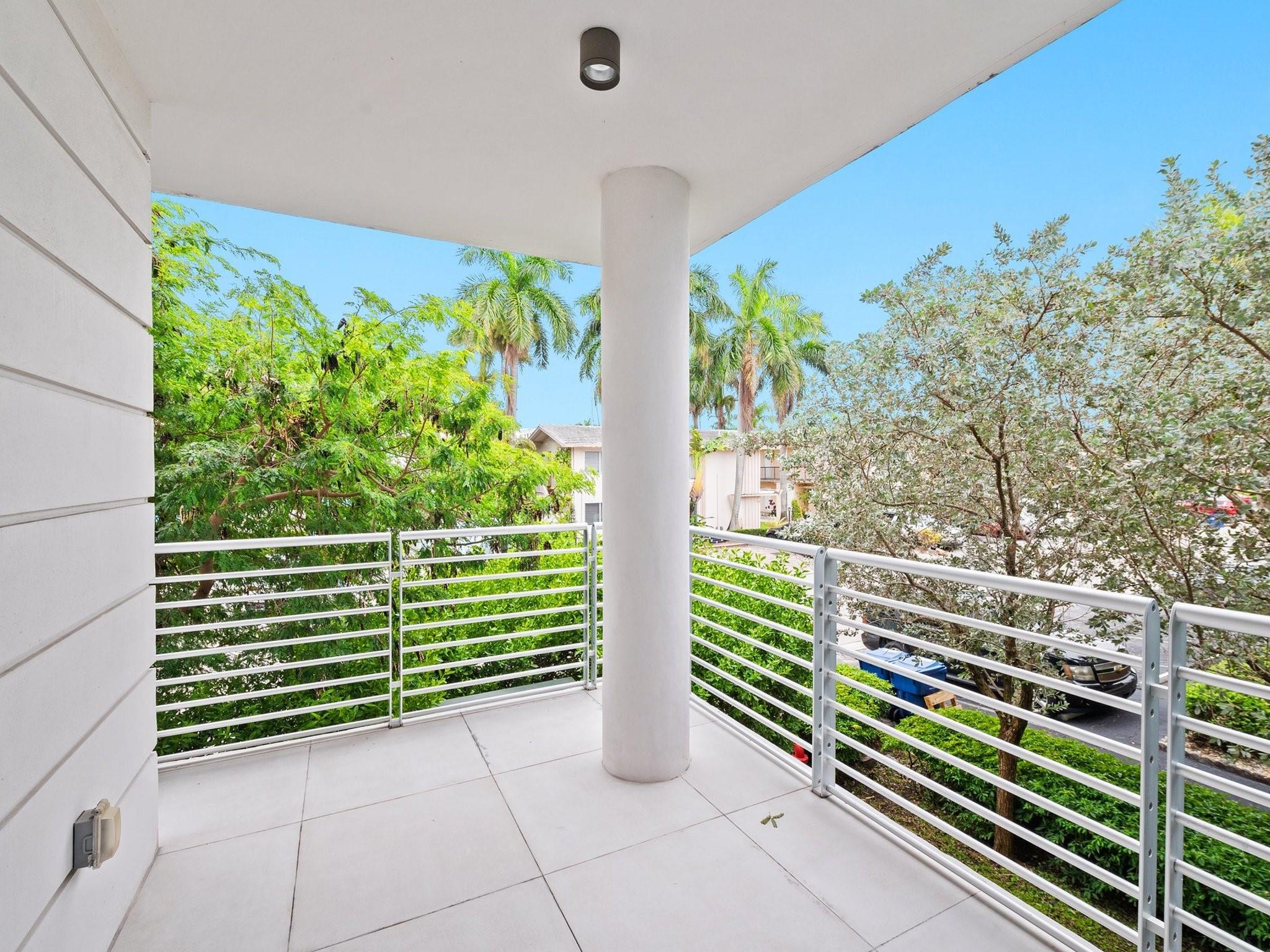 133 Isle Of Venice 201 Property Photo 38