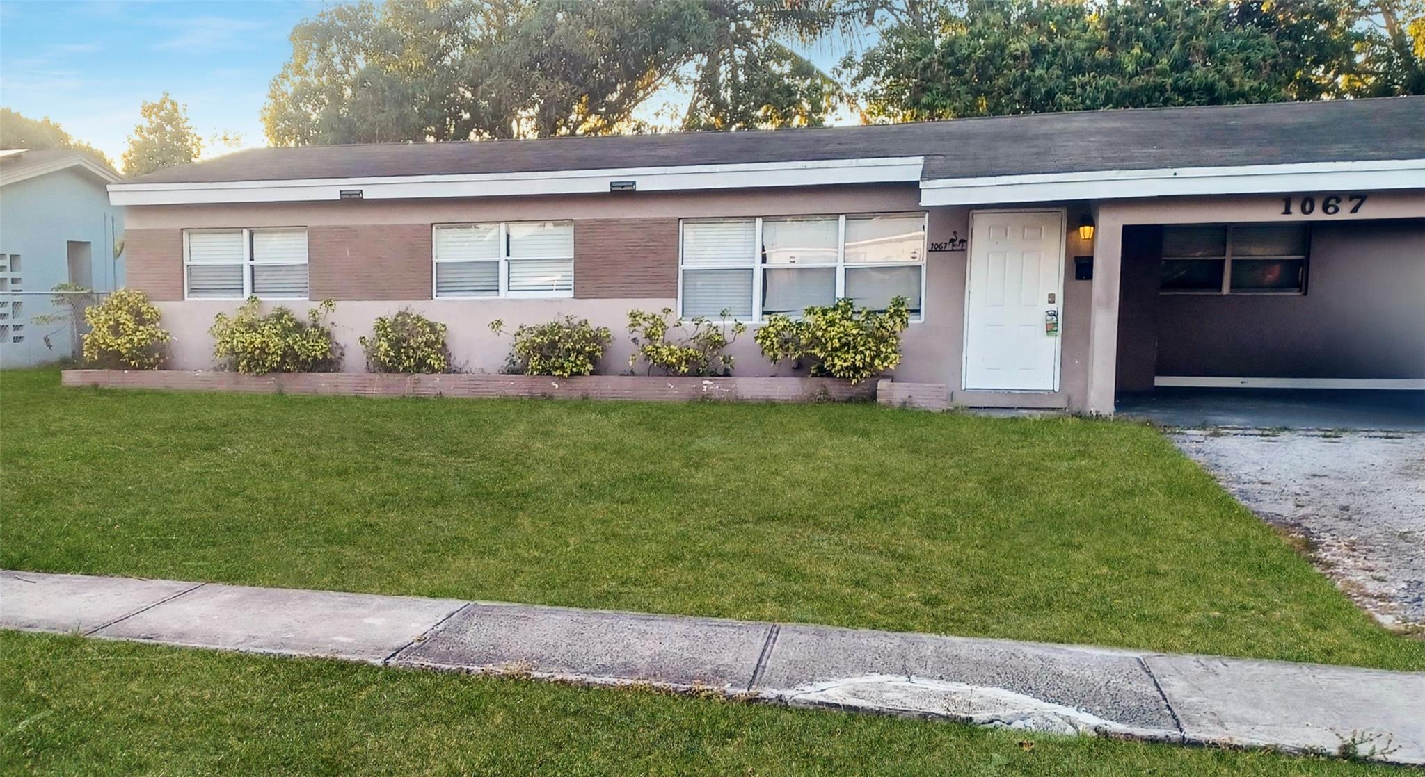 1067 Iroquis Ave