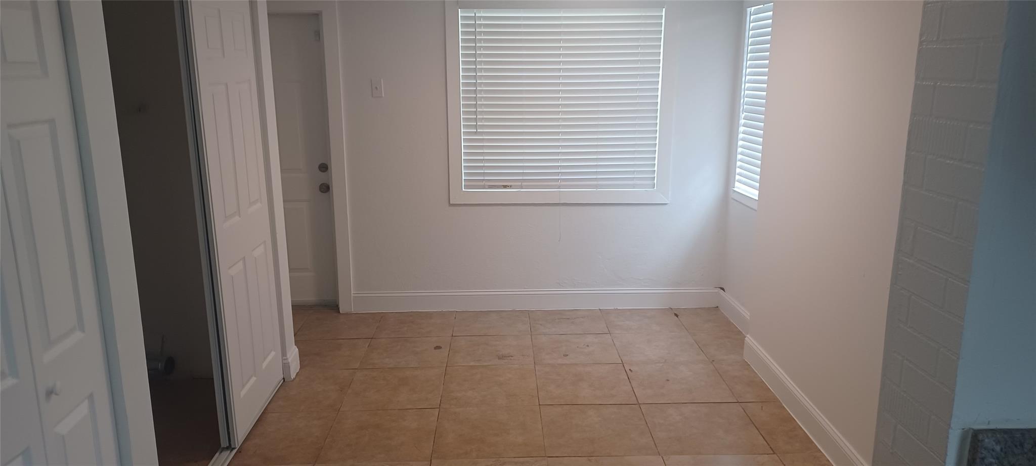 1067 Iroquis Ave Property Photo 7