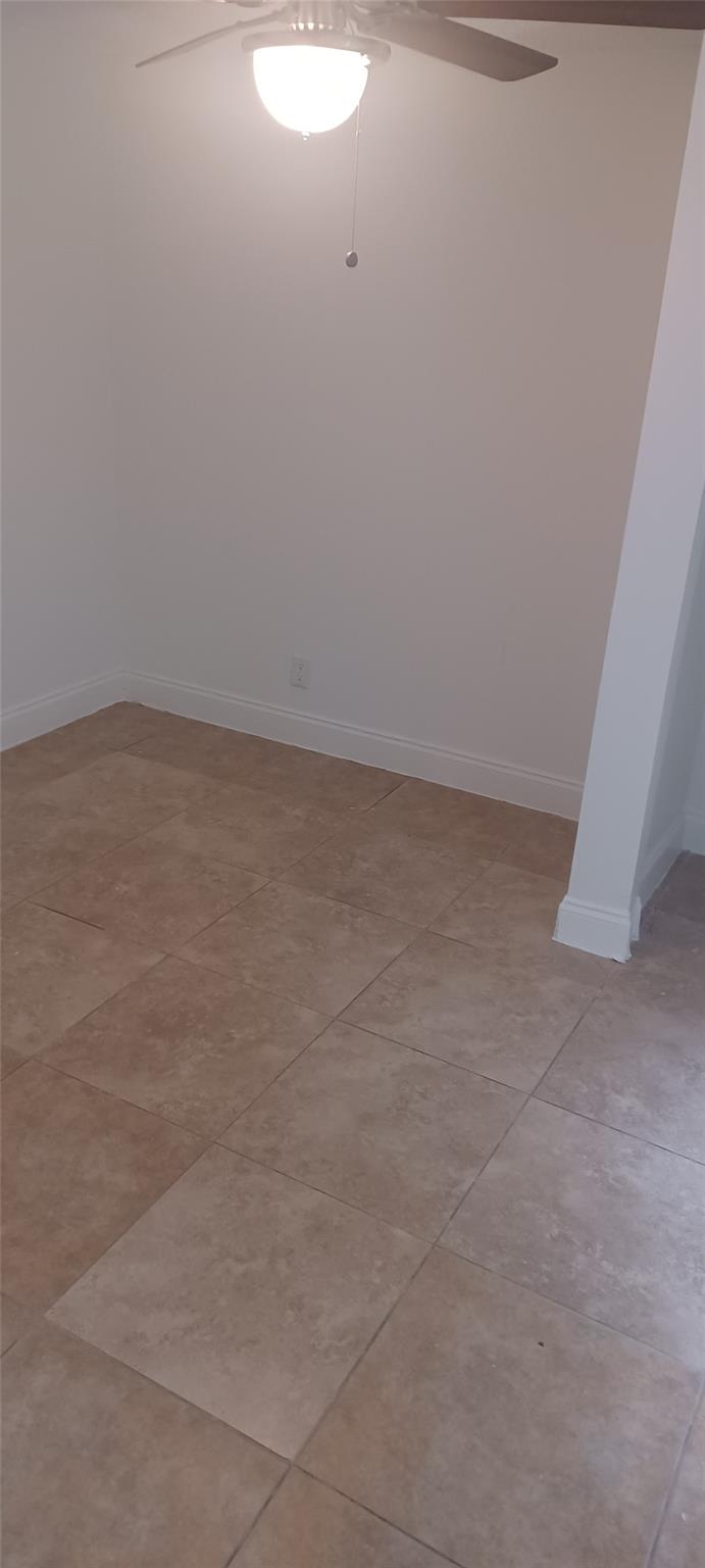 1067 Iroquis Ave Property Photo 12