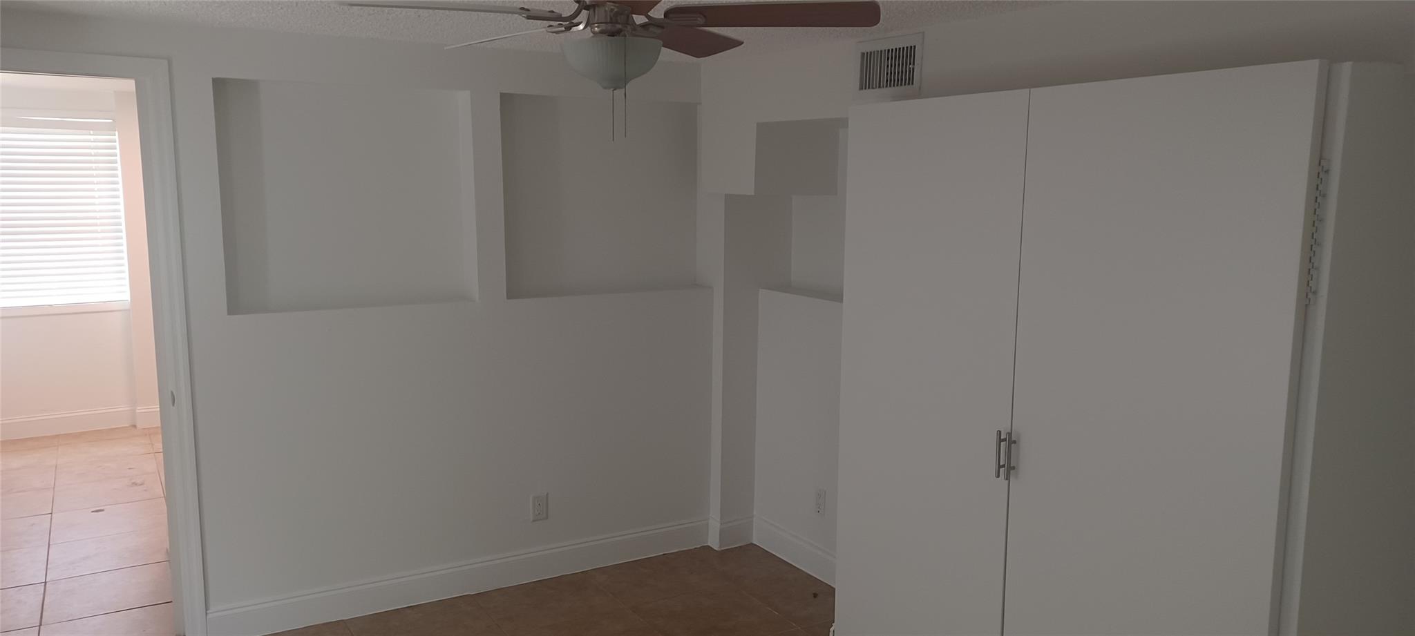 1067 Iroquis Ave Property Photo 14