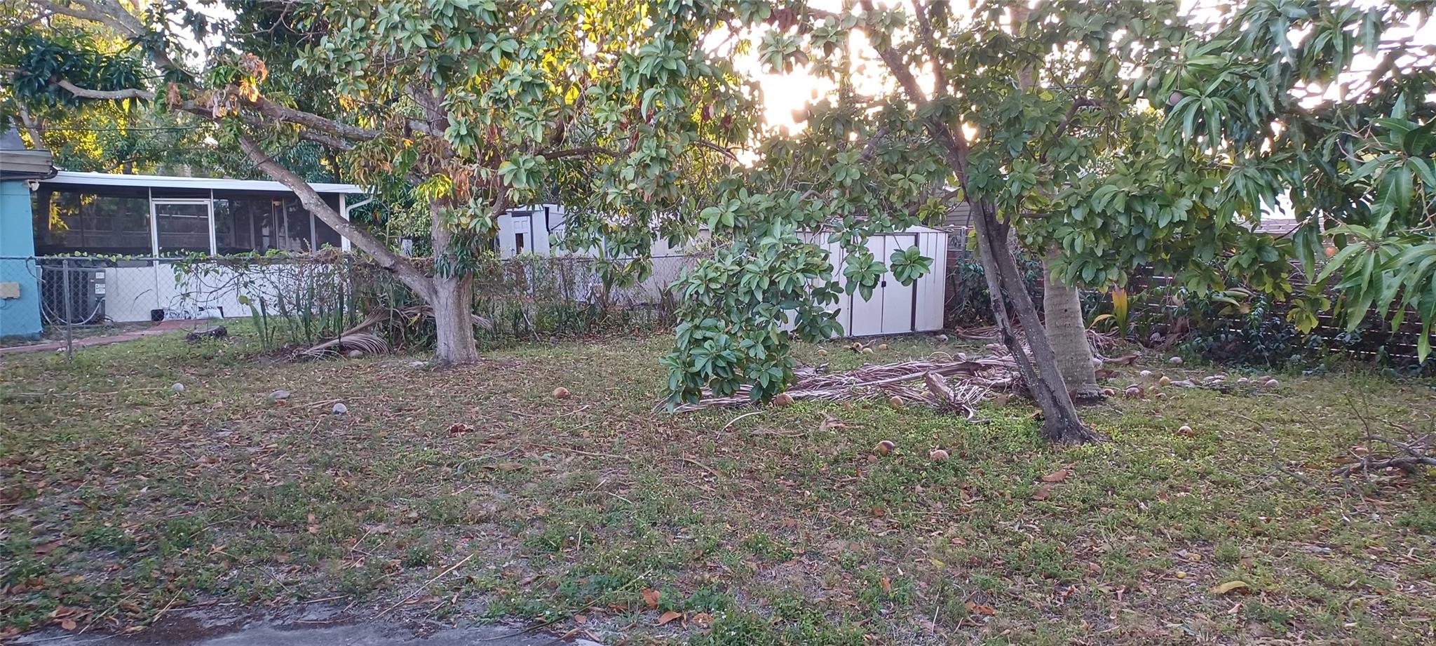 1067 Iroquis Ave Property Photo 18