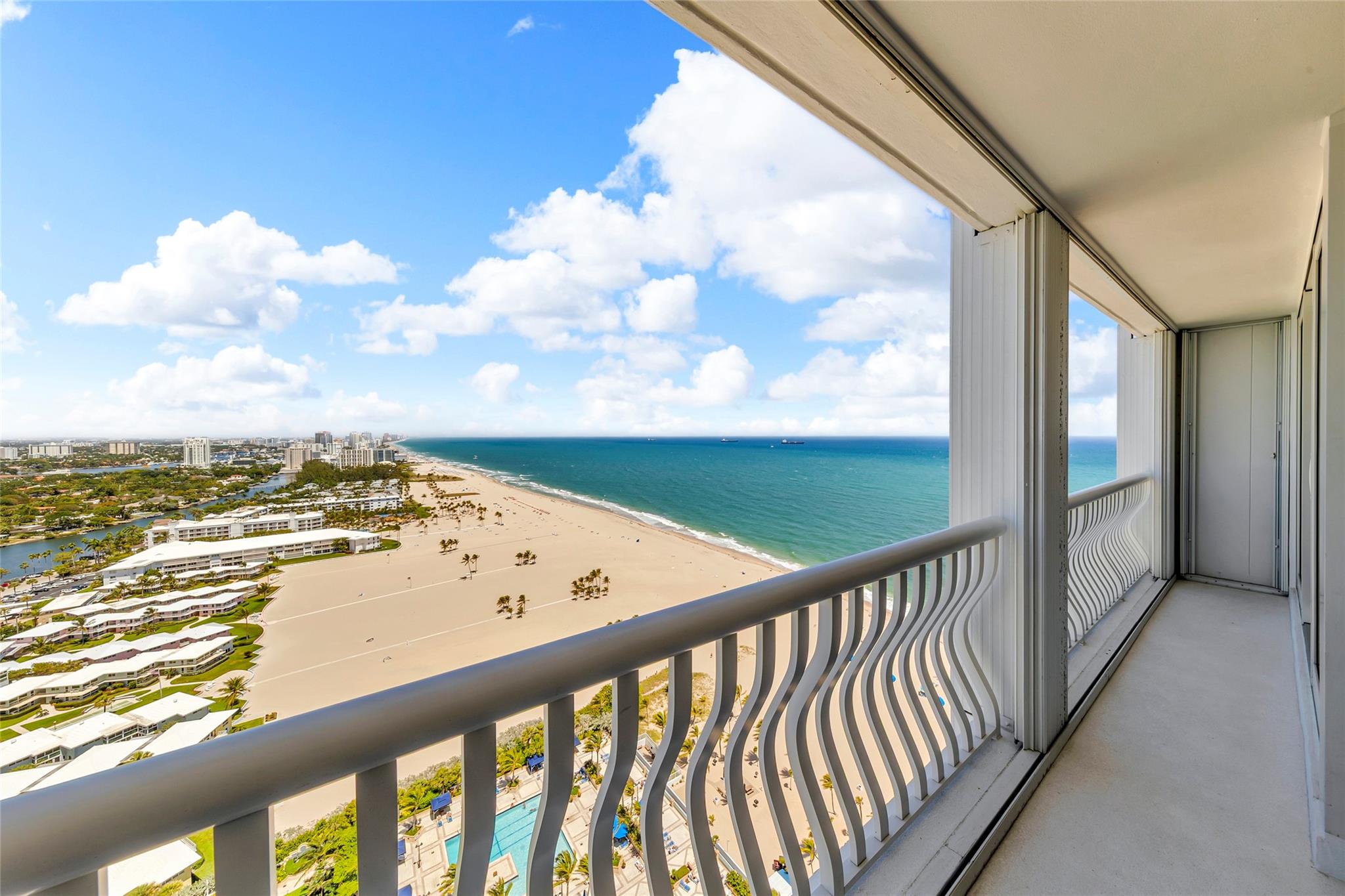 2200 S Ocean Ln 2805 Property Photo 18