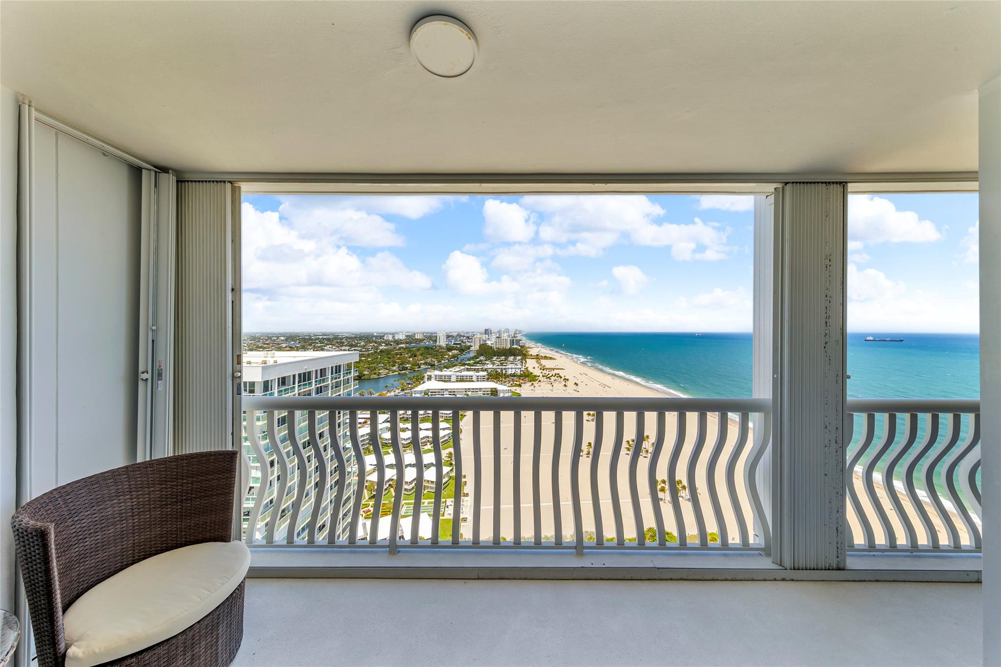 2200 S Ocean Ln 2805 Property Photo 20