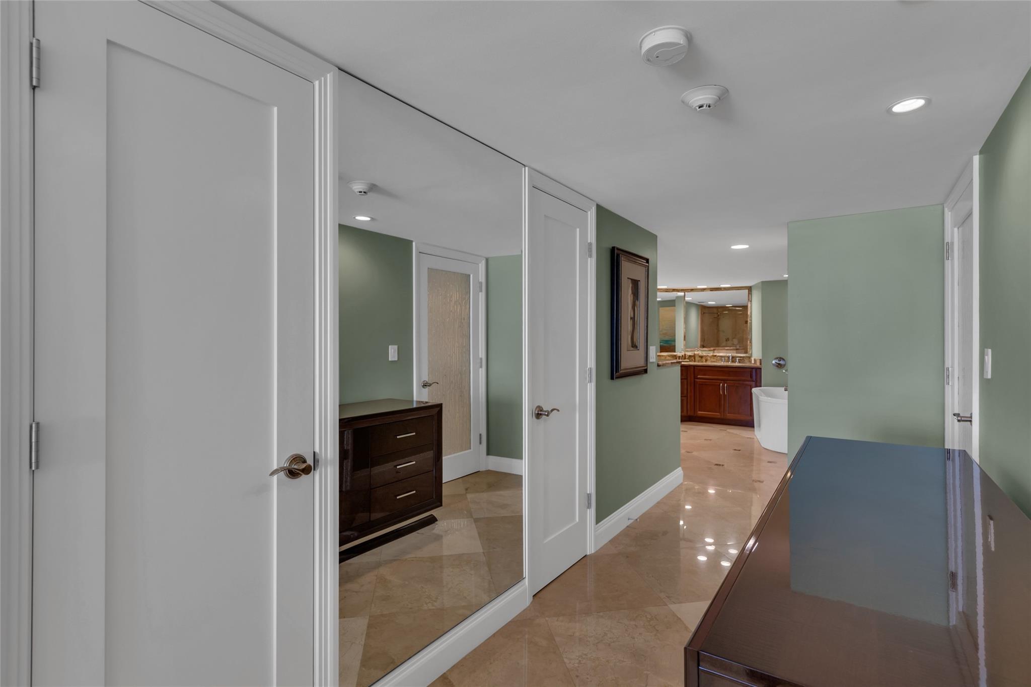 2200 S Ocean Ln 2805 Property Photo 59