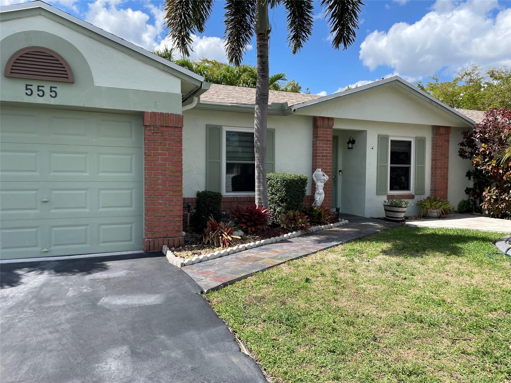 555 Abingdon Way Property Photo 1