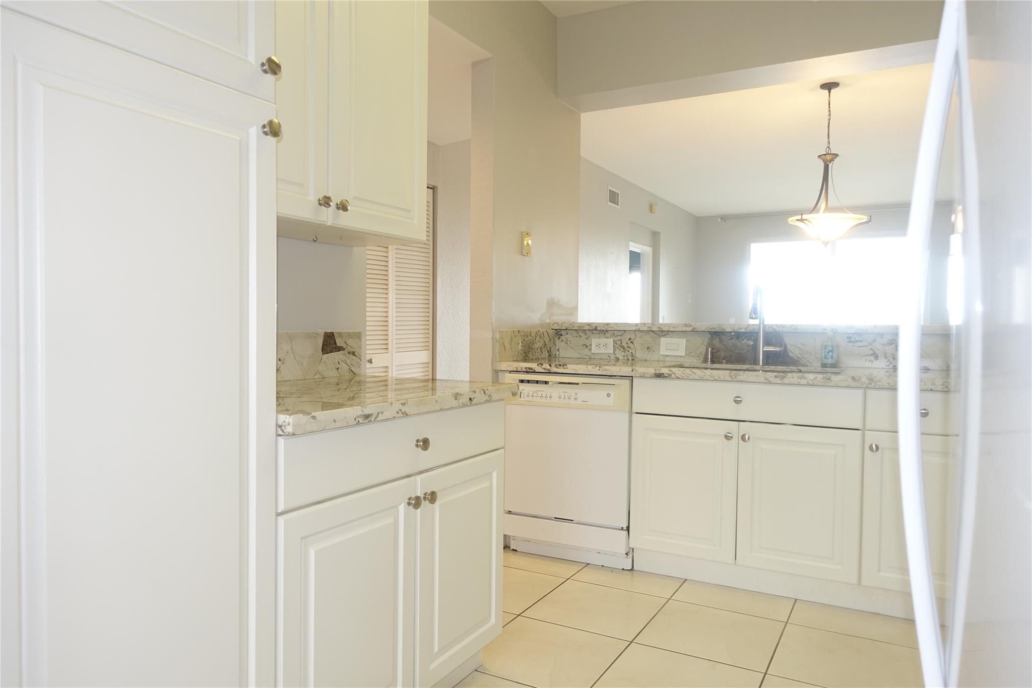 7755 Yardley Dr 404 Property Photo 8