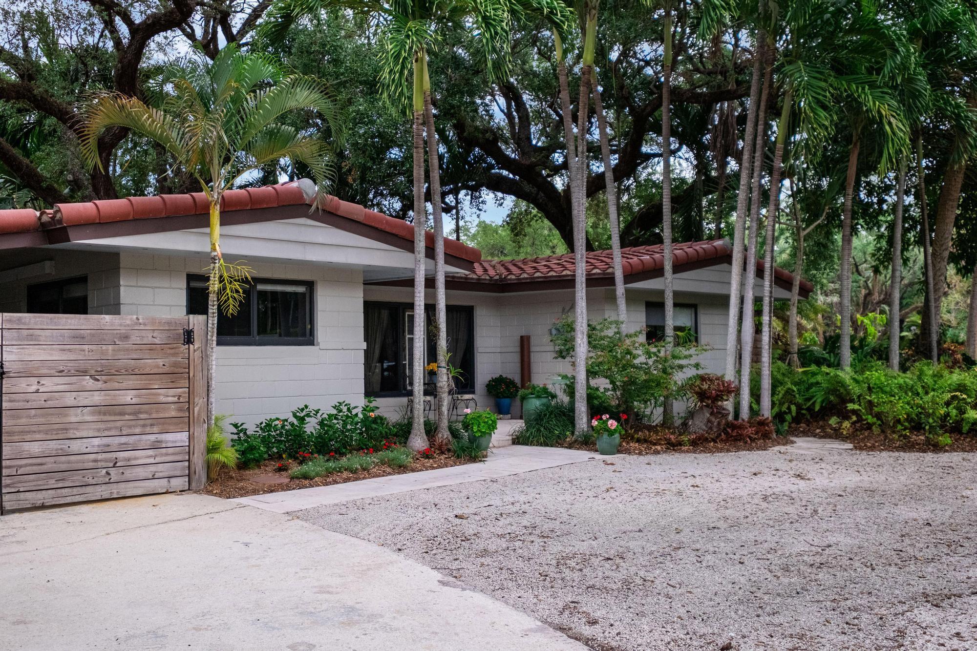 1487 Sw 15th Ter Property Photo 1