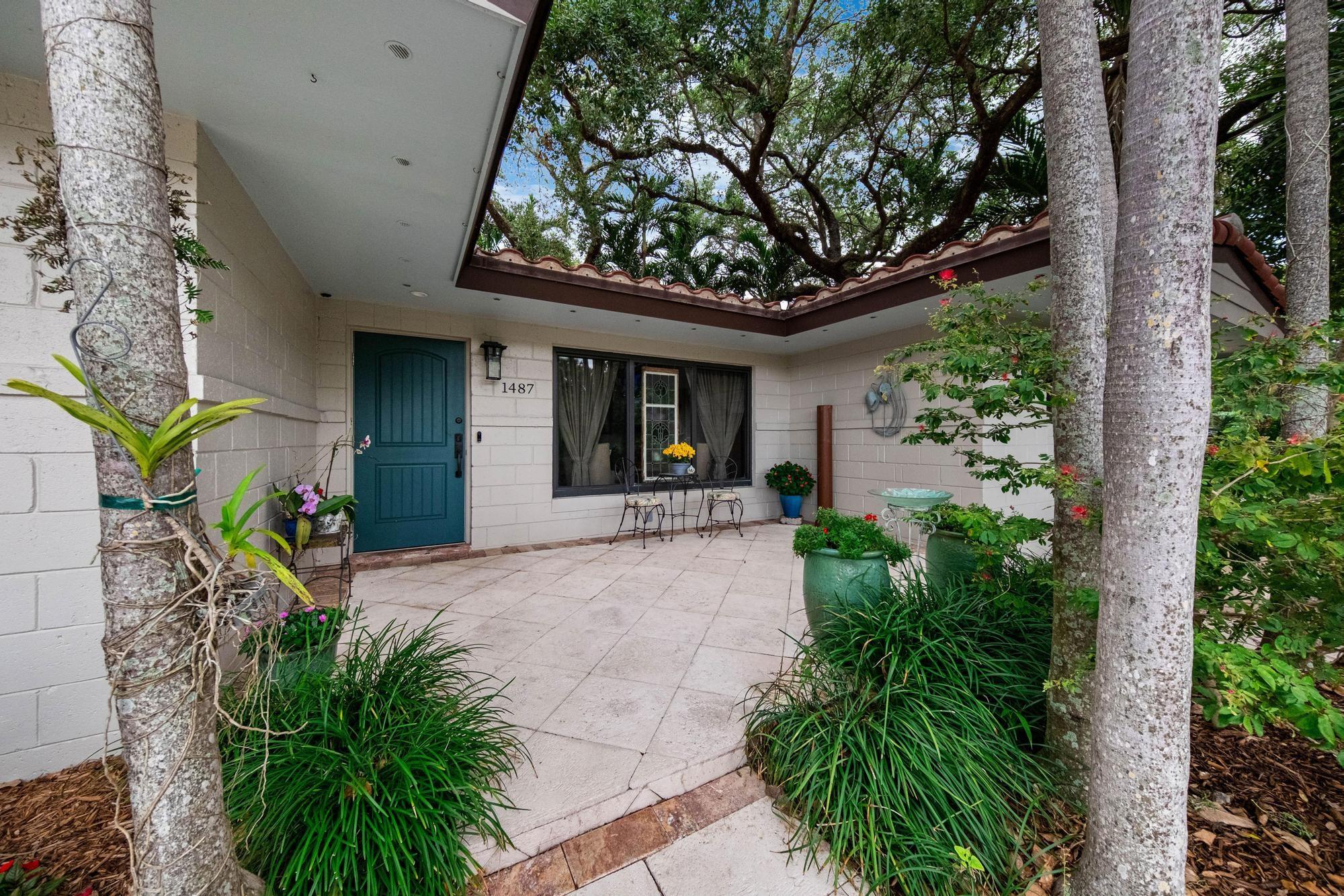 1487 Sw 15th Ter Property Photo 4