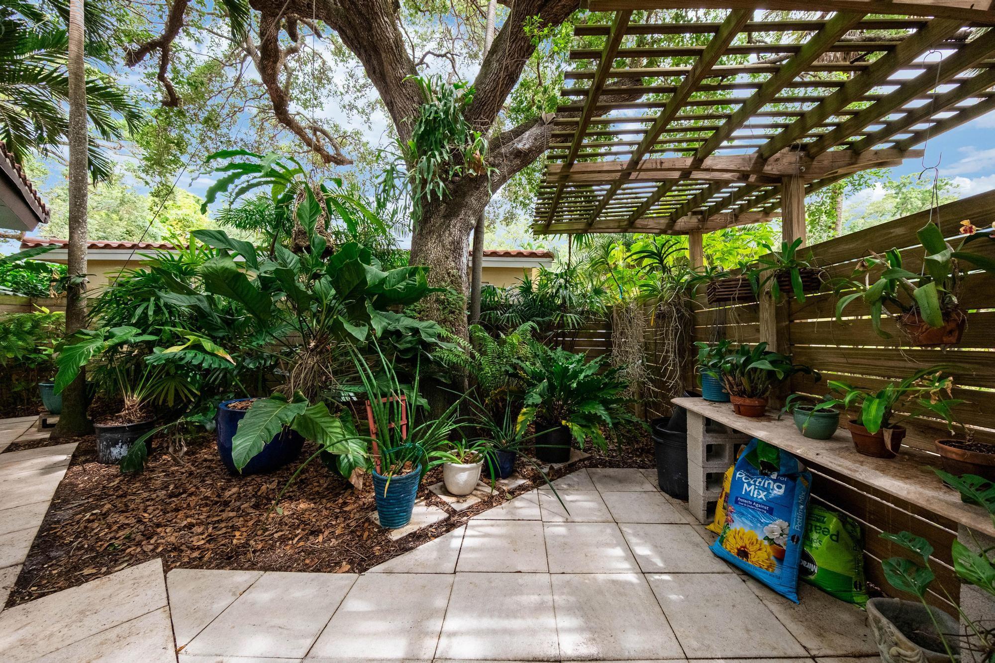 1487 Sw 15th Ter Property Photo 20