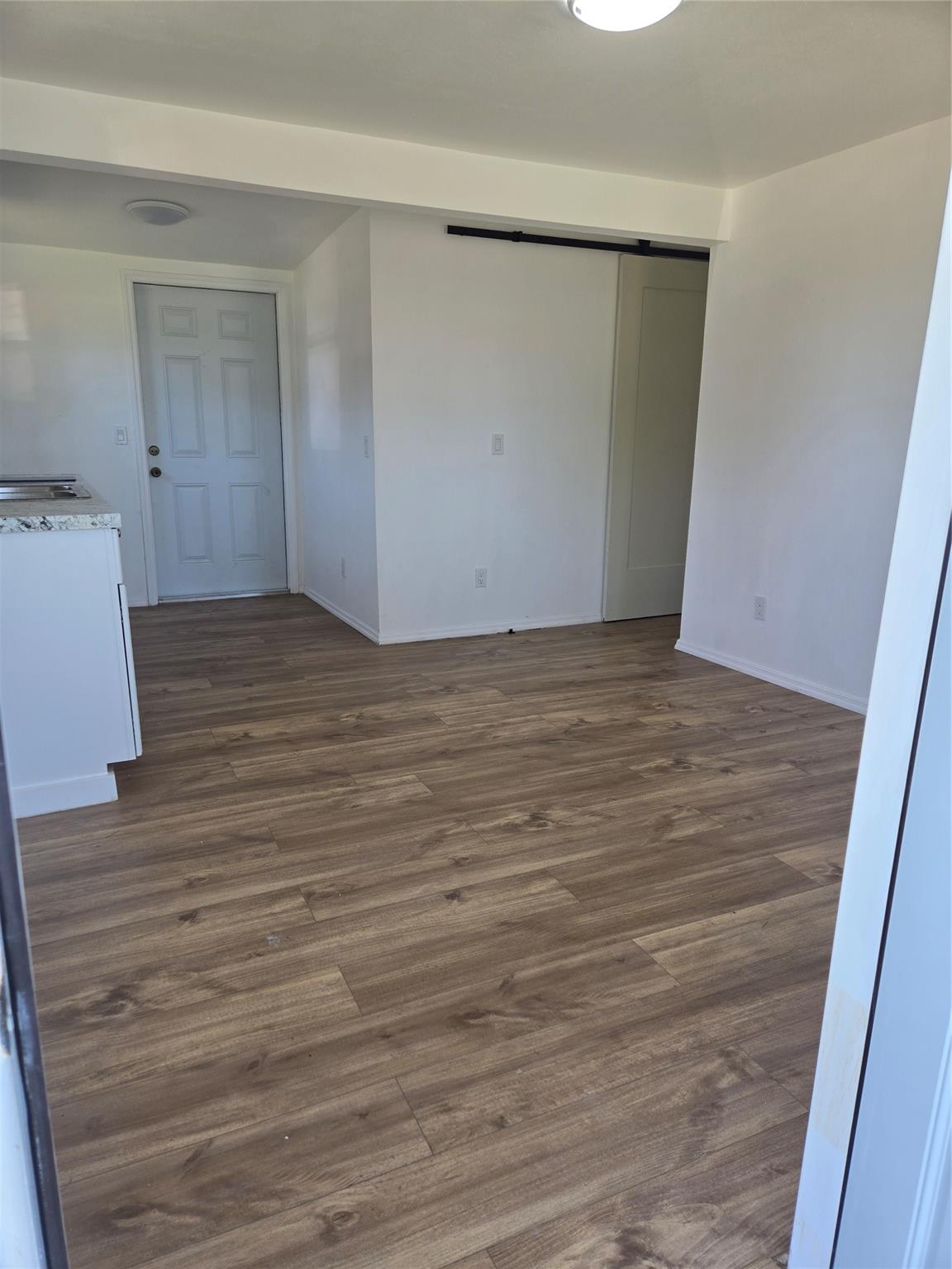 1712 38th Ln Property Photo 2
