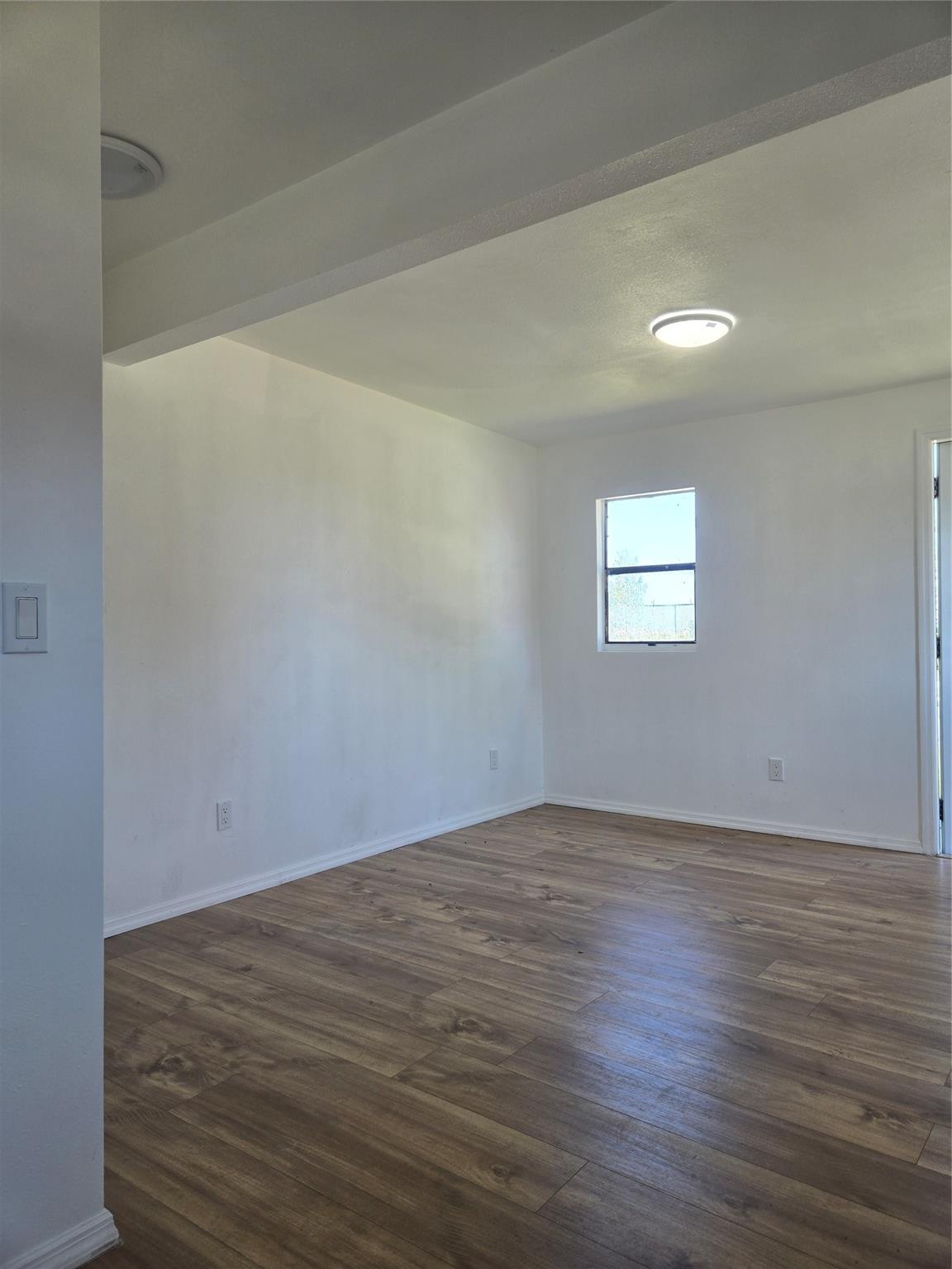 1712 38th Ln Property Photo 4