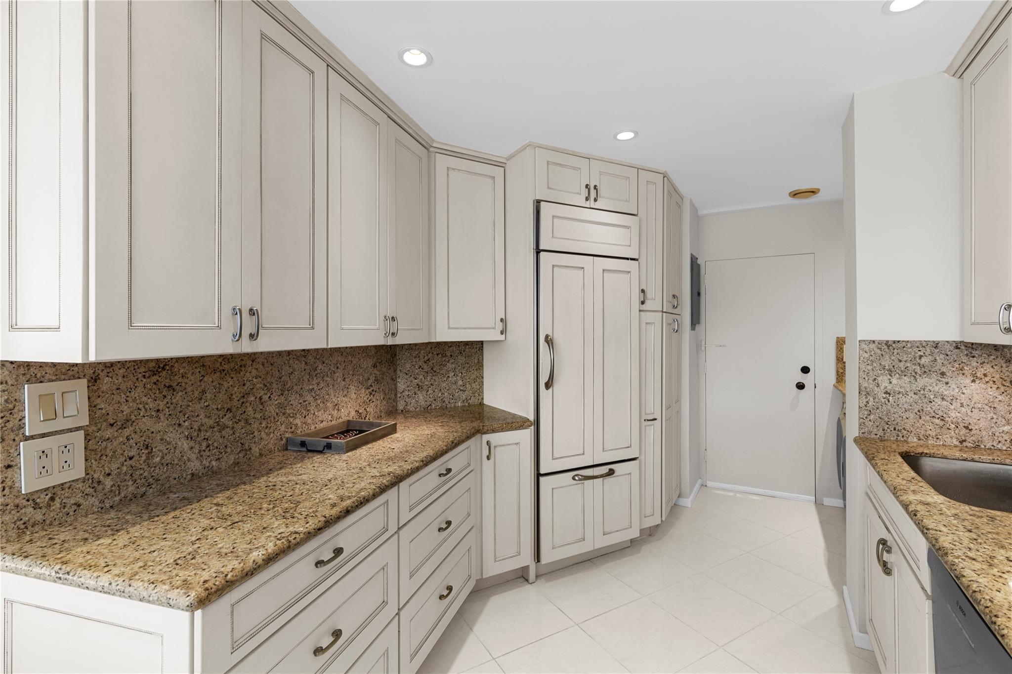 3000 Holiday Dr 1803 Property Photo 13