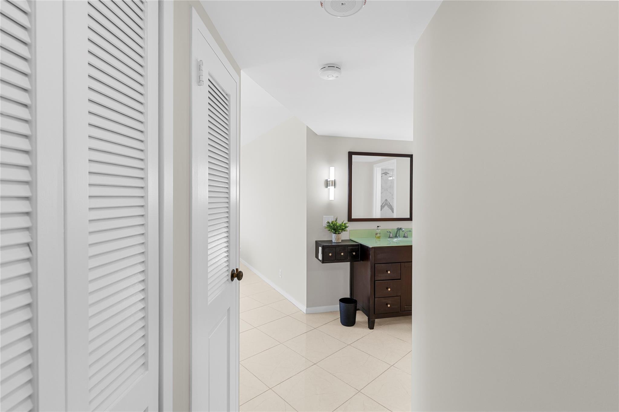 3000 Holiday Dr 1803 Property Photo 47