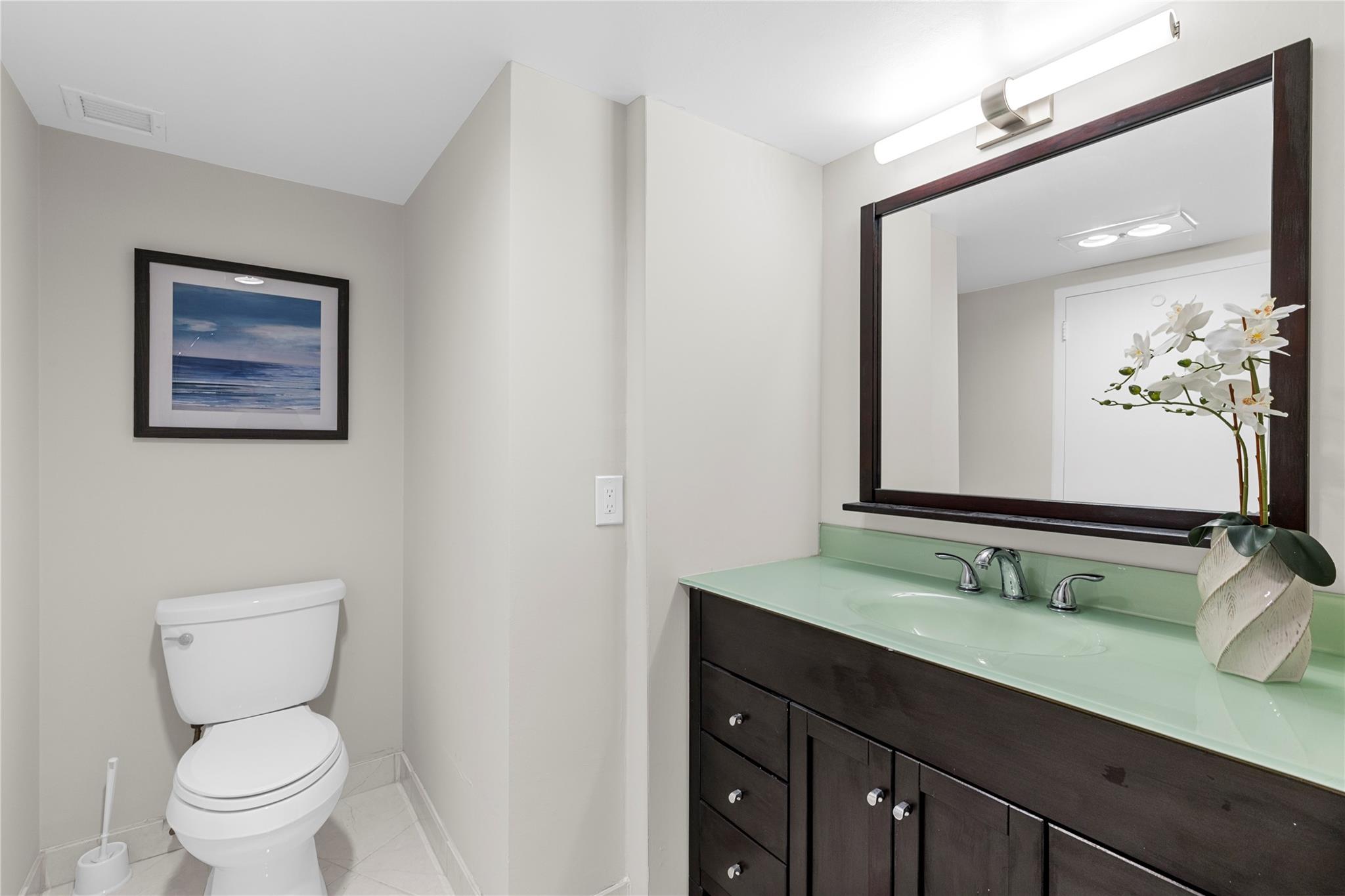3000 Holiday Dr 1803 Property Photo 51