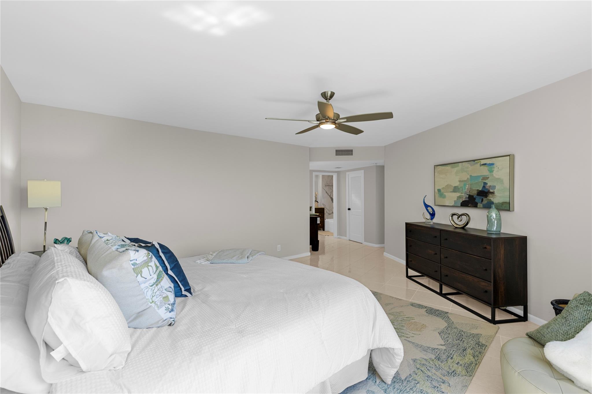 3000 Holiday Dr 1803 Property Photo 57