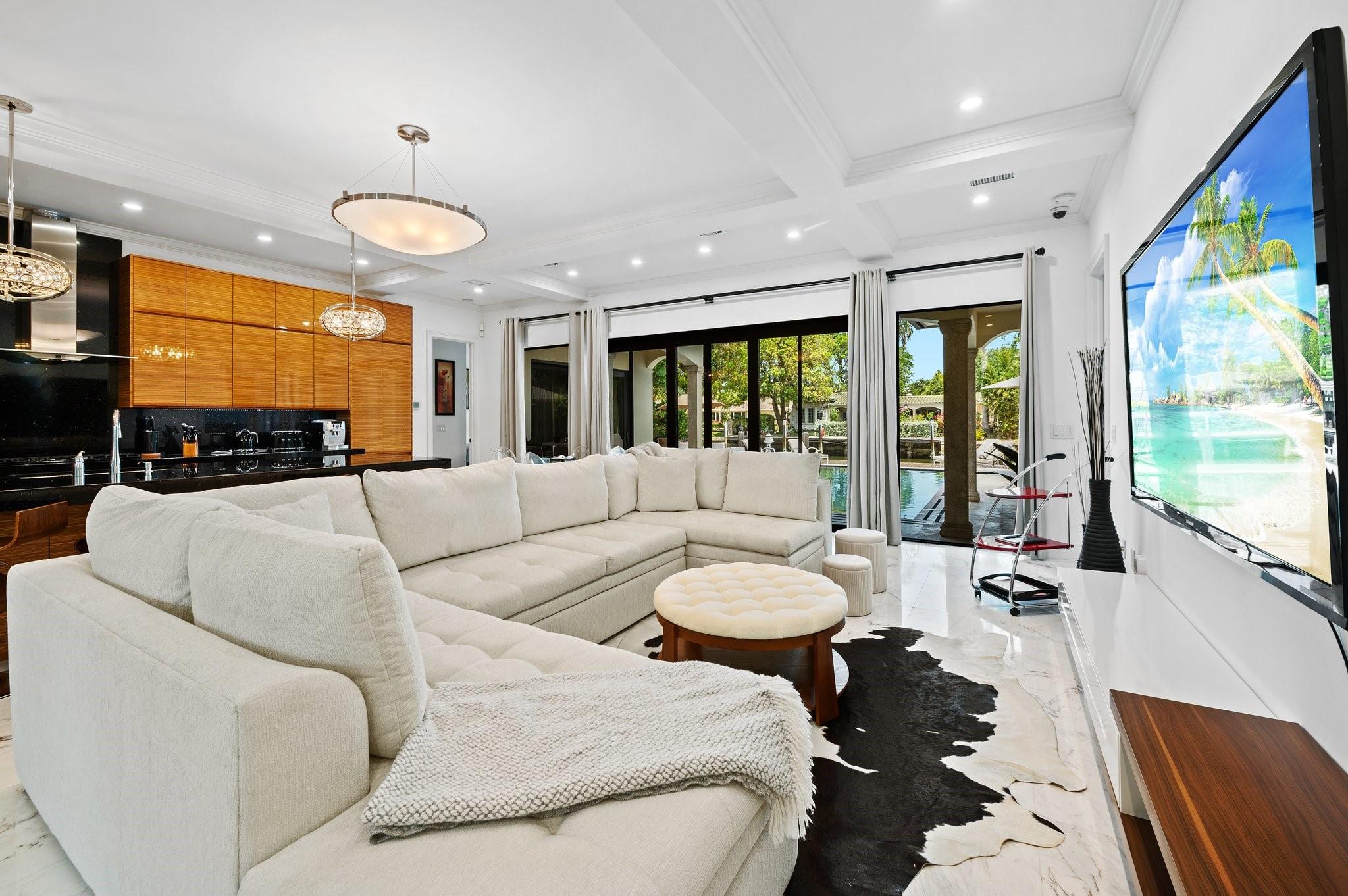 2437 Castilla Isle Property Photo 6