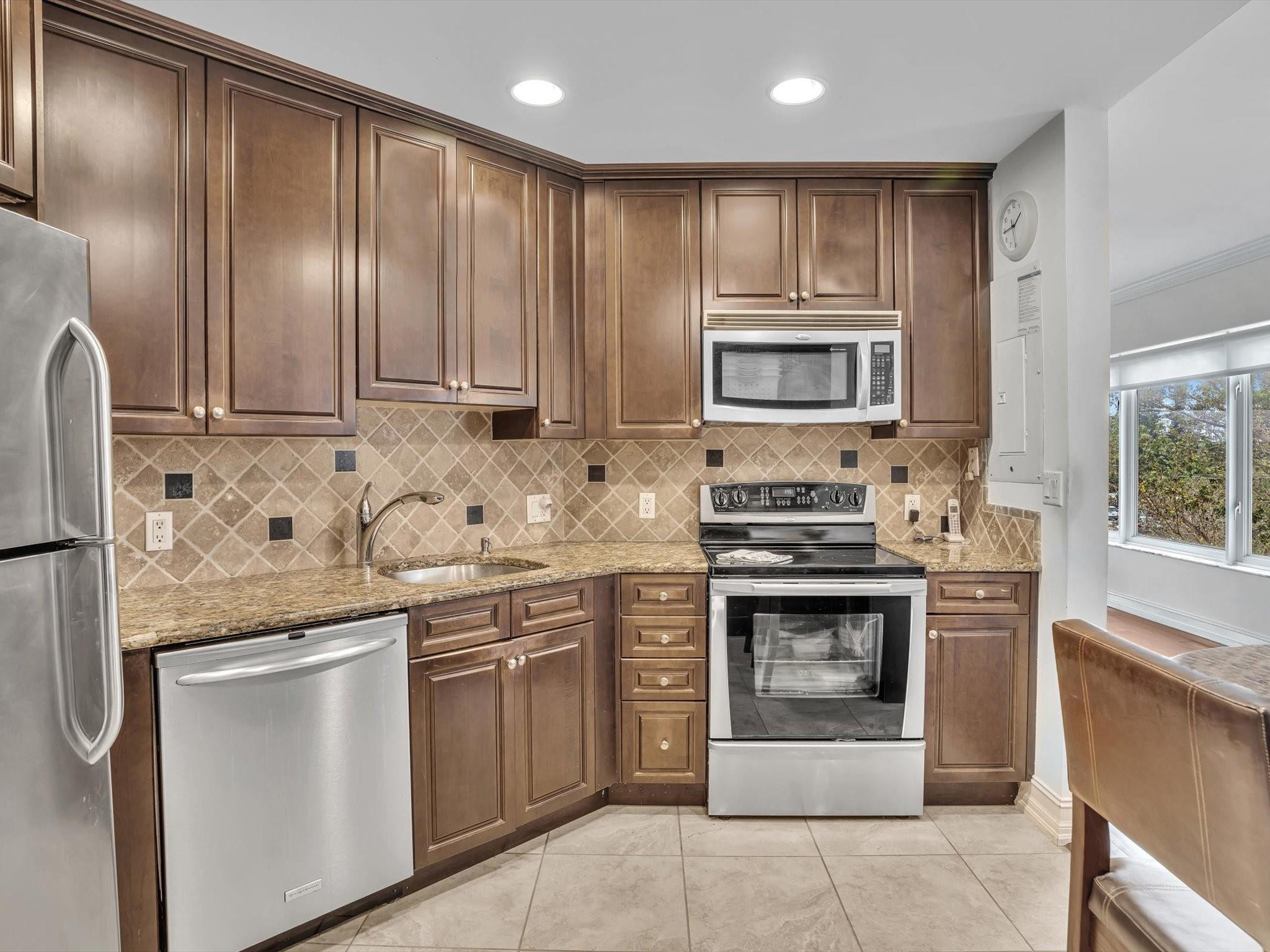 701 E Camino Real 4e Property Photo 19