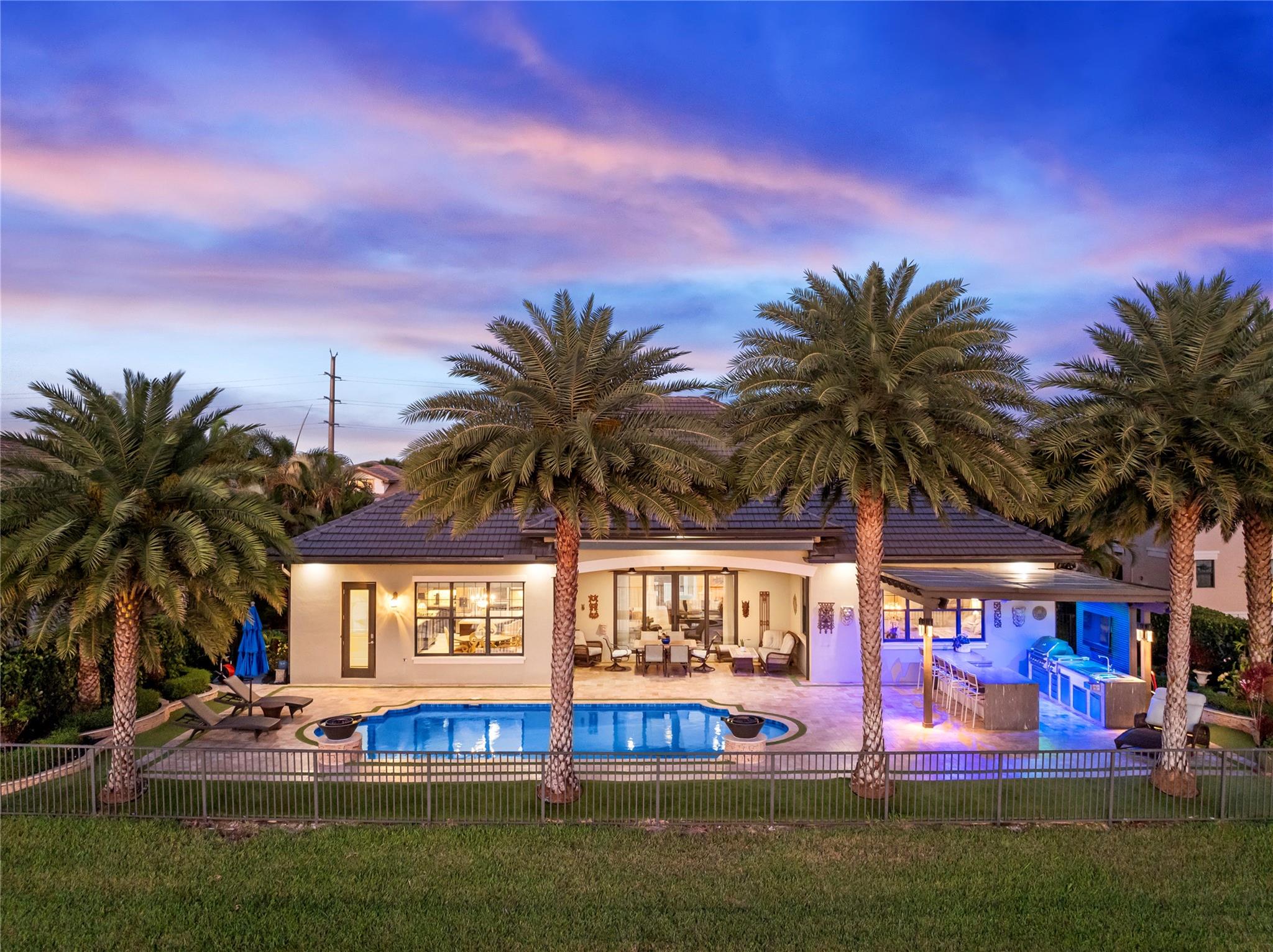 8825 Watercrest Cir E. Property Photo 5