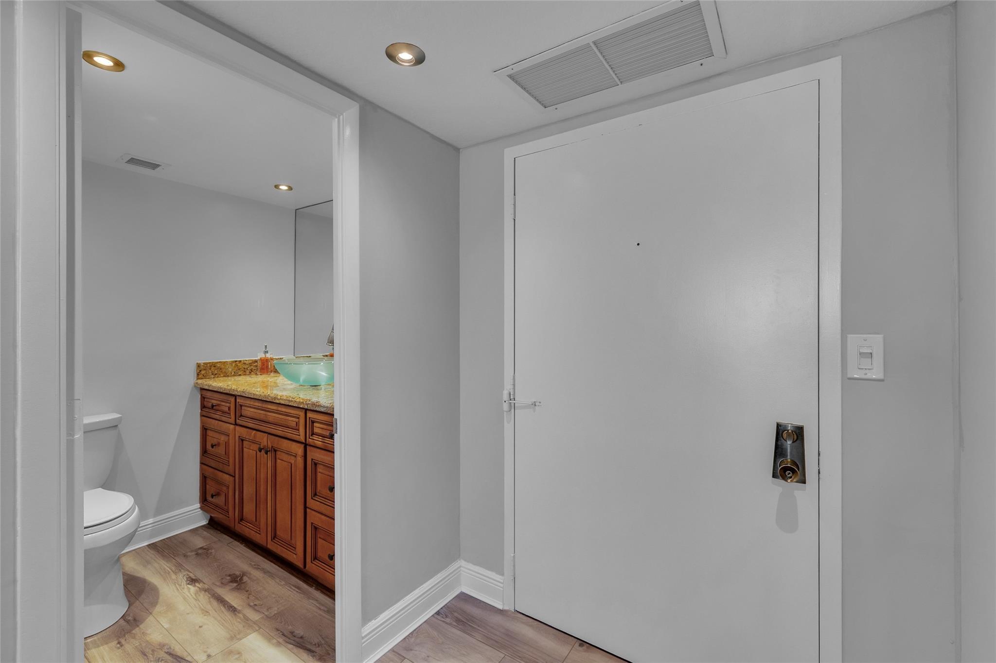 2100 S Ocean Ln 604 Property Photo 28