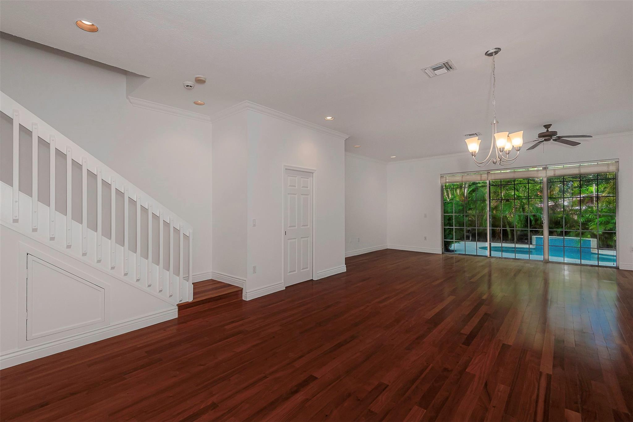 537 Ne 17th Way Property Photo 6