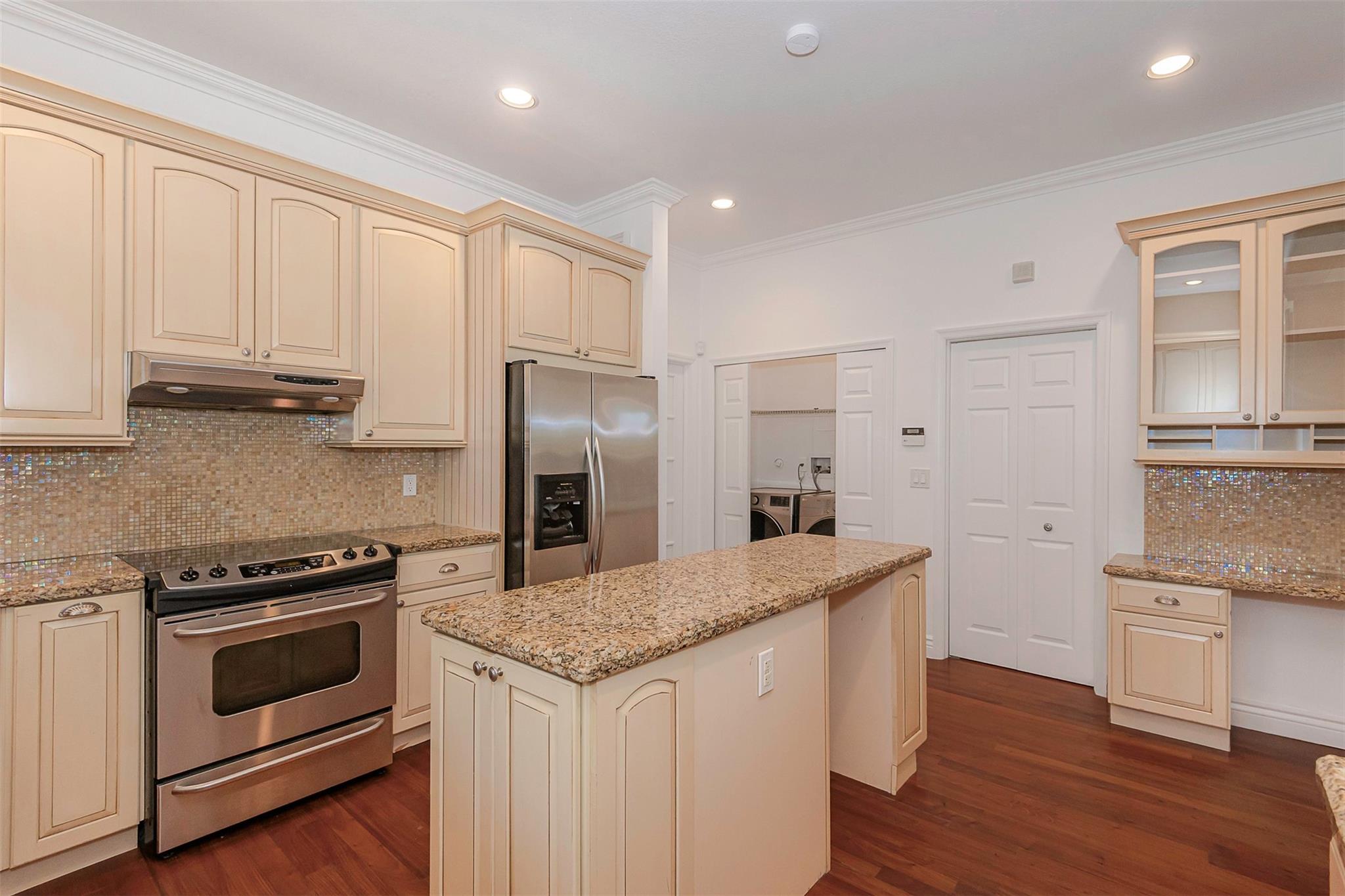 537 Ne 17th Way Property Photo 14