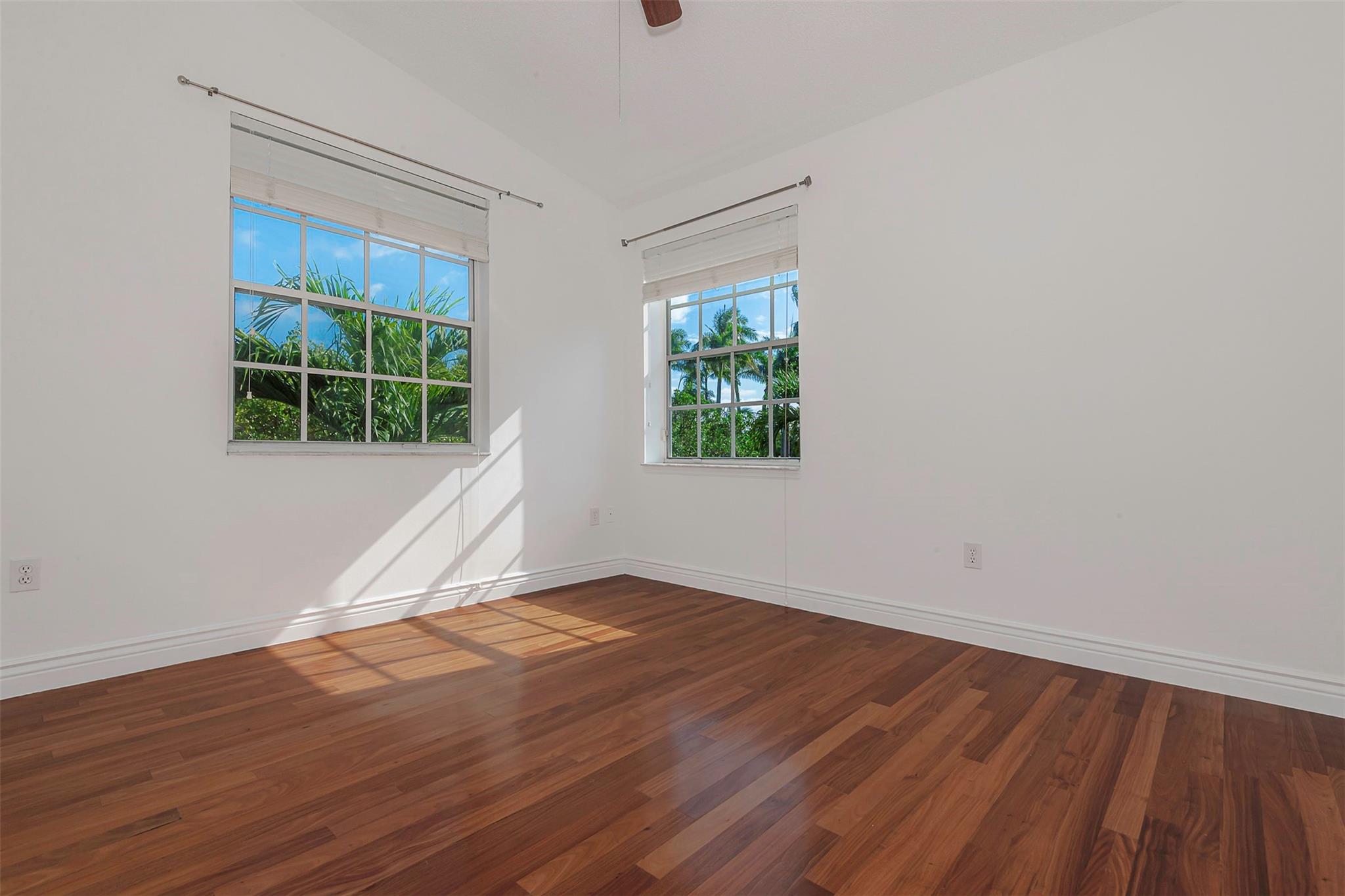537 Ne 17th Way Property Photo 18