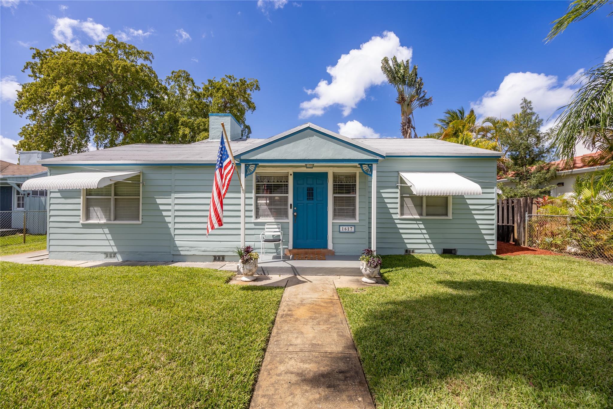 1617 Dewey St Property Photo 1