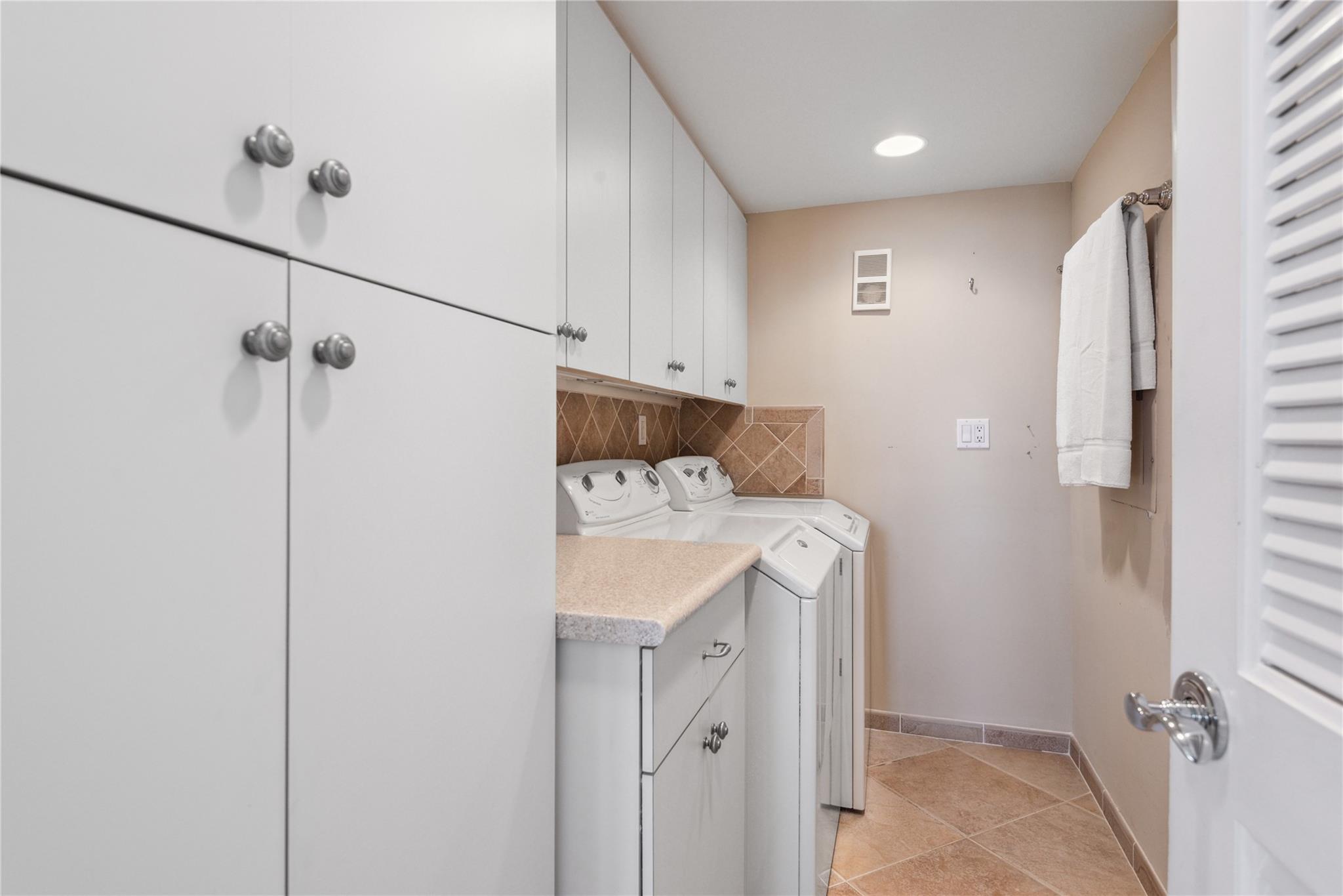 2100 S Ocean Ln 1502 Property Photo 9