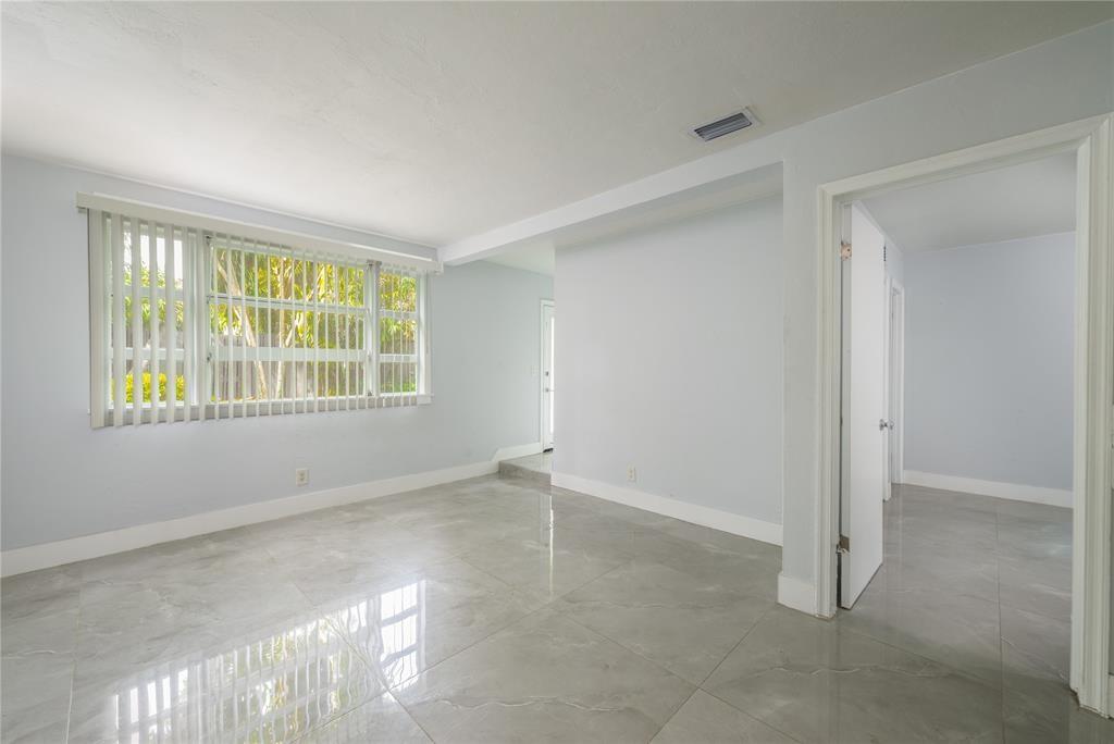 1608 Ne 2 Court Property Photo 4