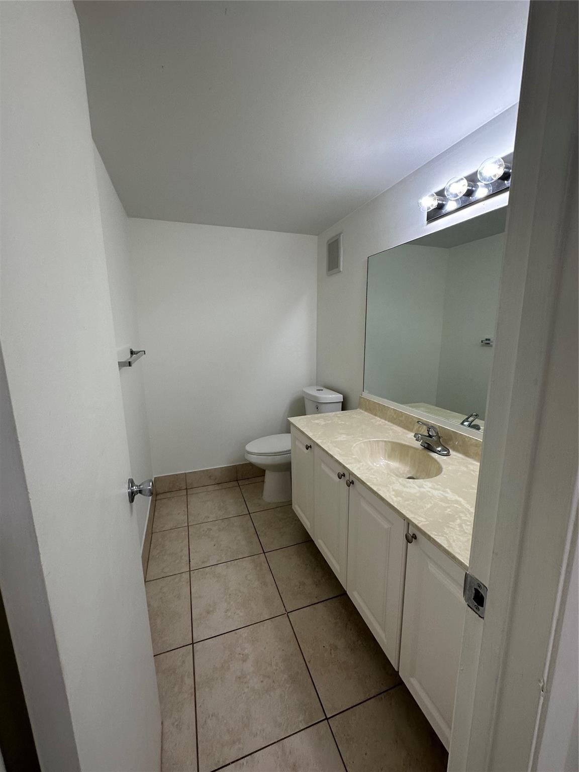 721 N Pine Island Road 114 Property Photo 2