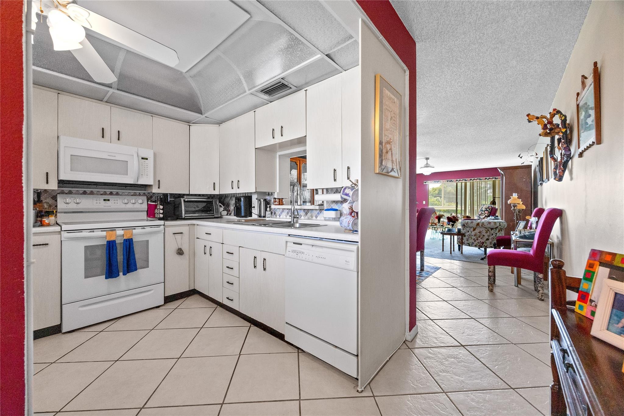 2503 Antigua Ter B3 Property Photo 8