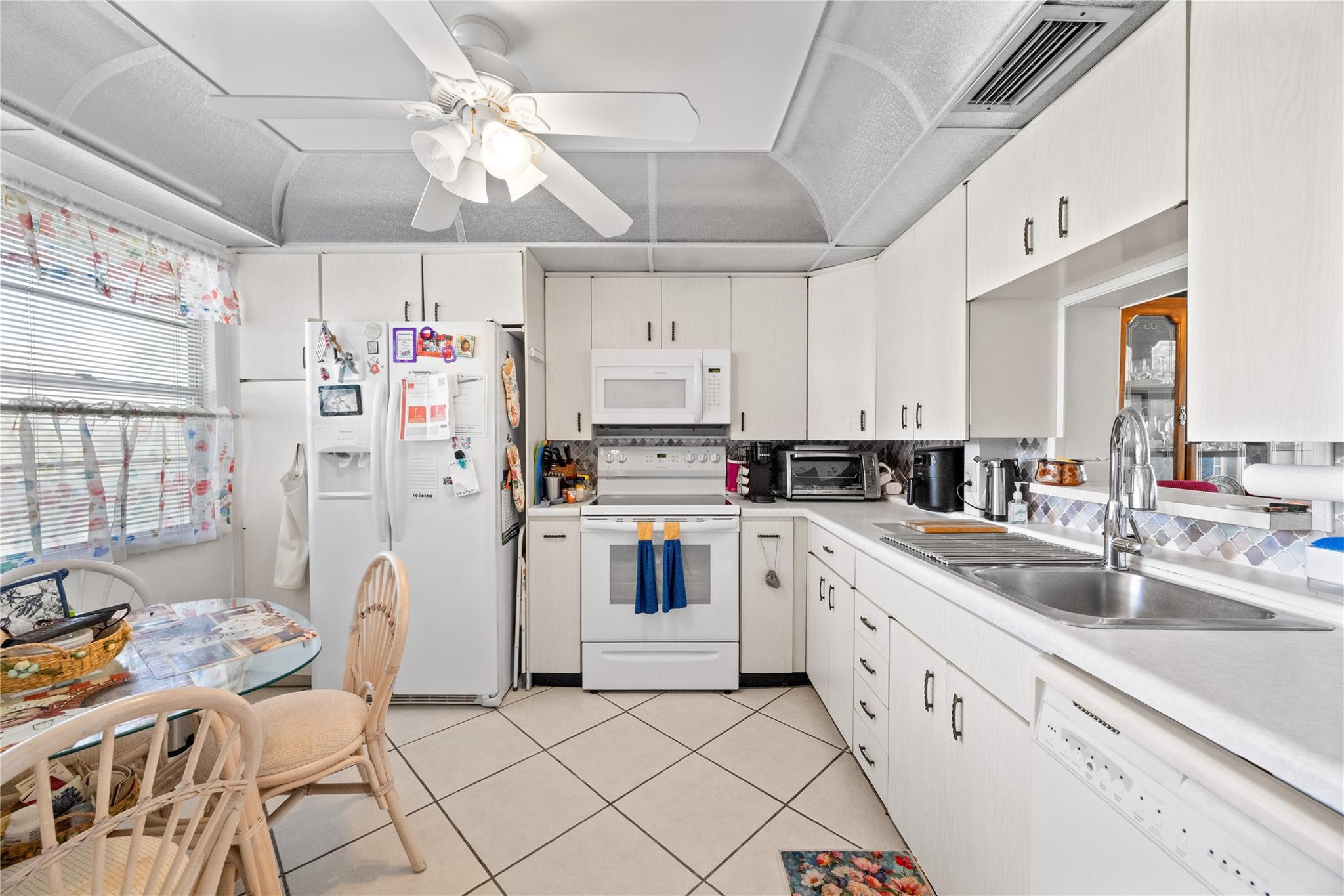 2503 Antigua Ter B3 Property Photo 9
