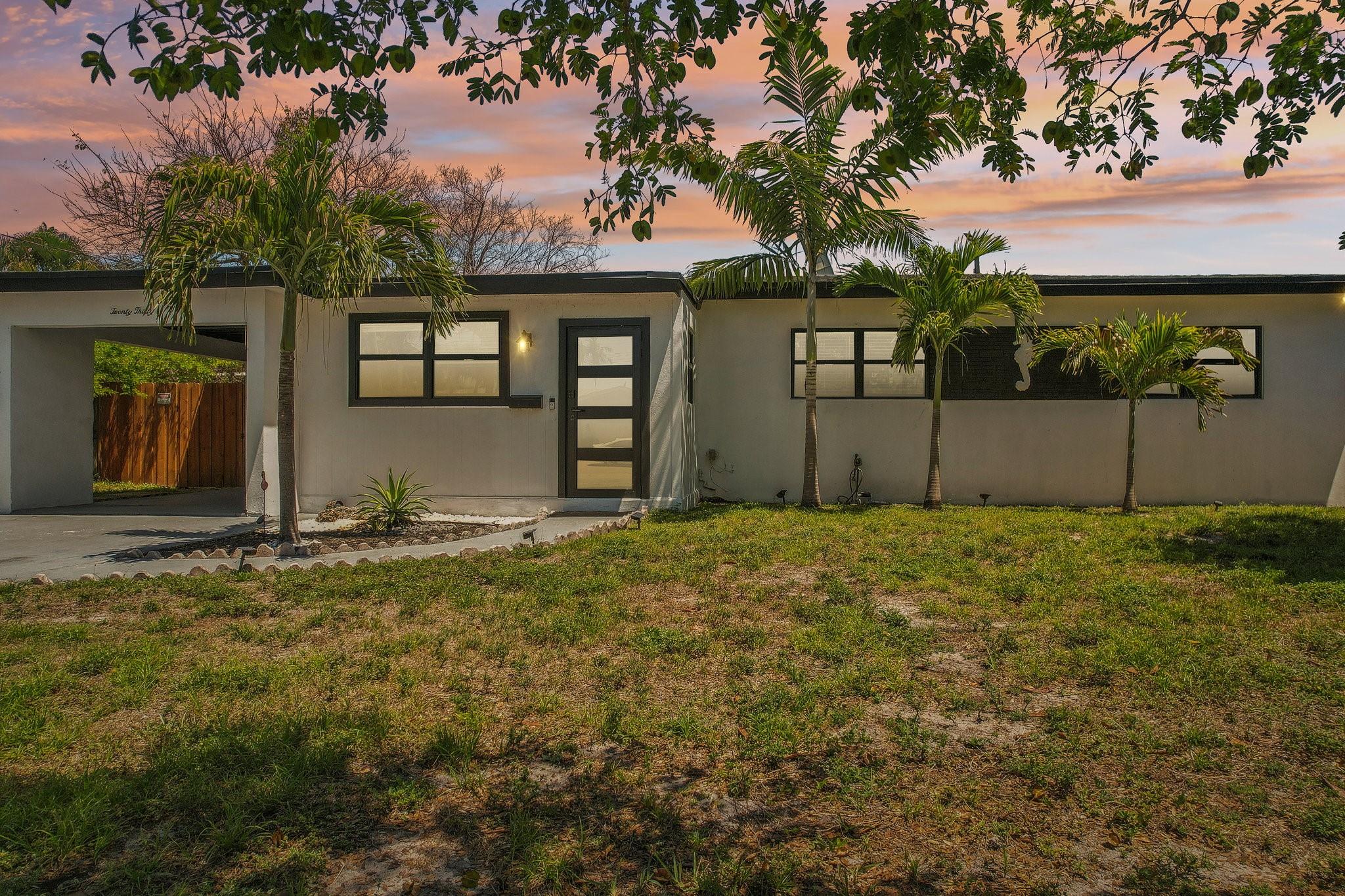 2030 SW 22nd Ave Property Photo 1