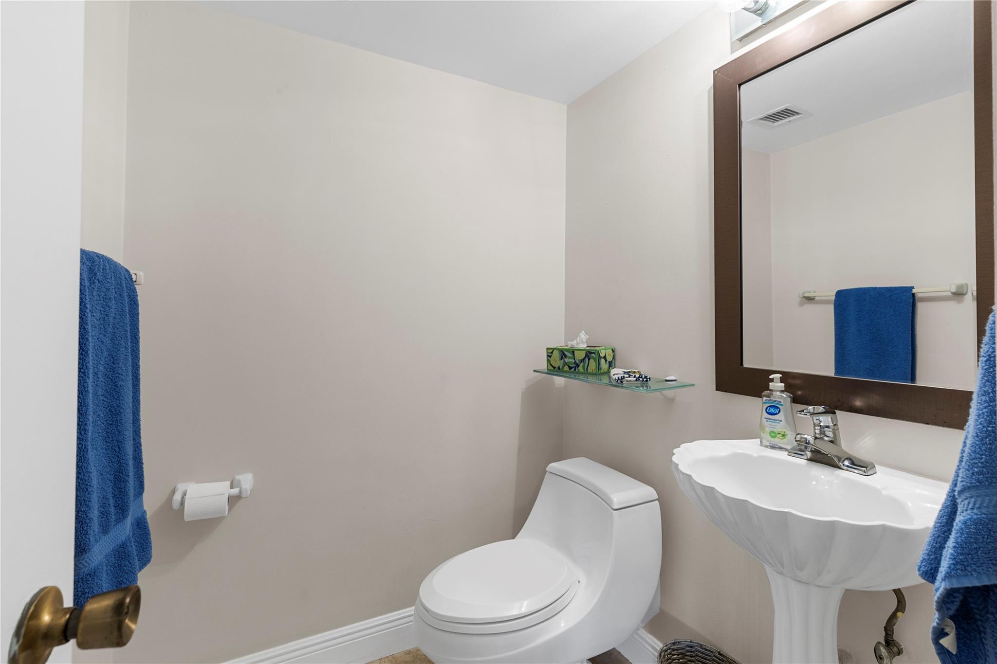 3000 Holiday Dr 904 Property Photo 33