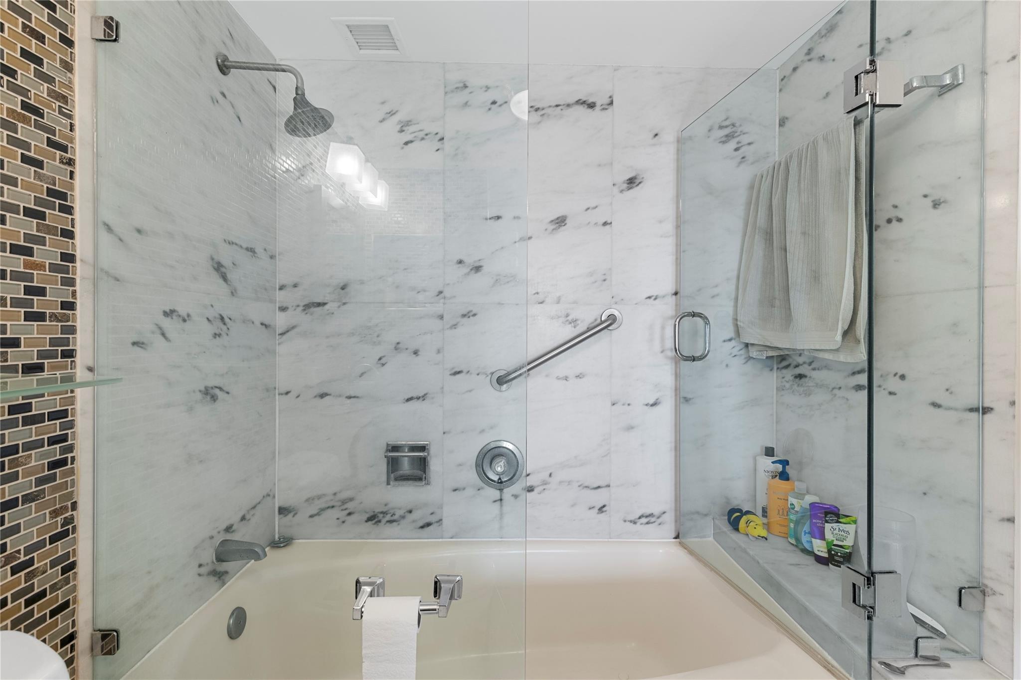 3000 Holiday Dr 904 Property Photo 40