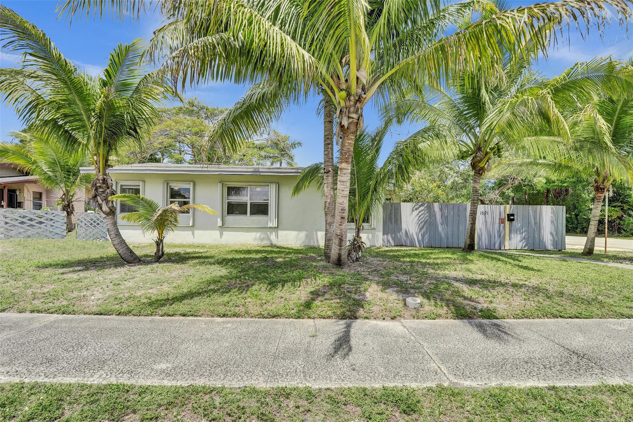 1501 Sw 12th Ct Property Photo 1