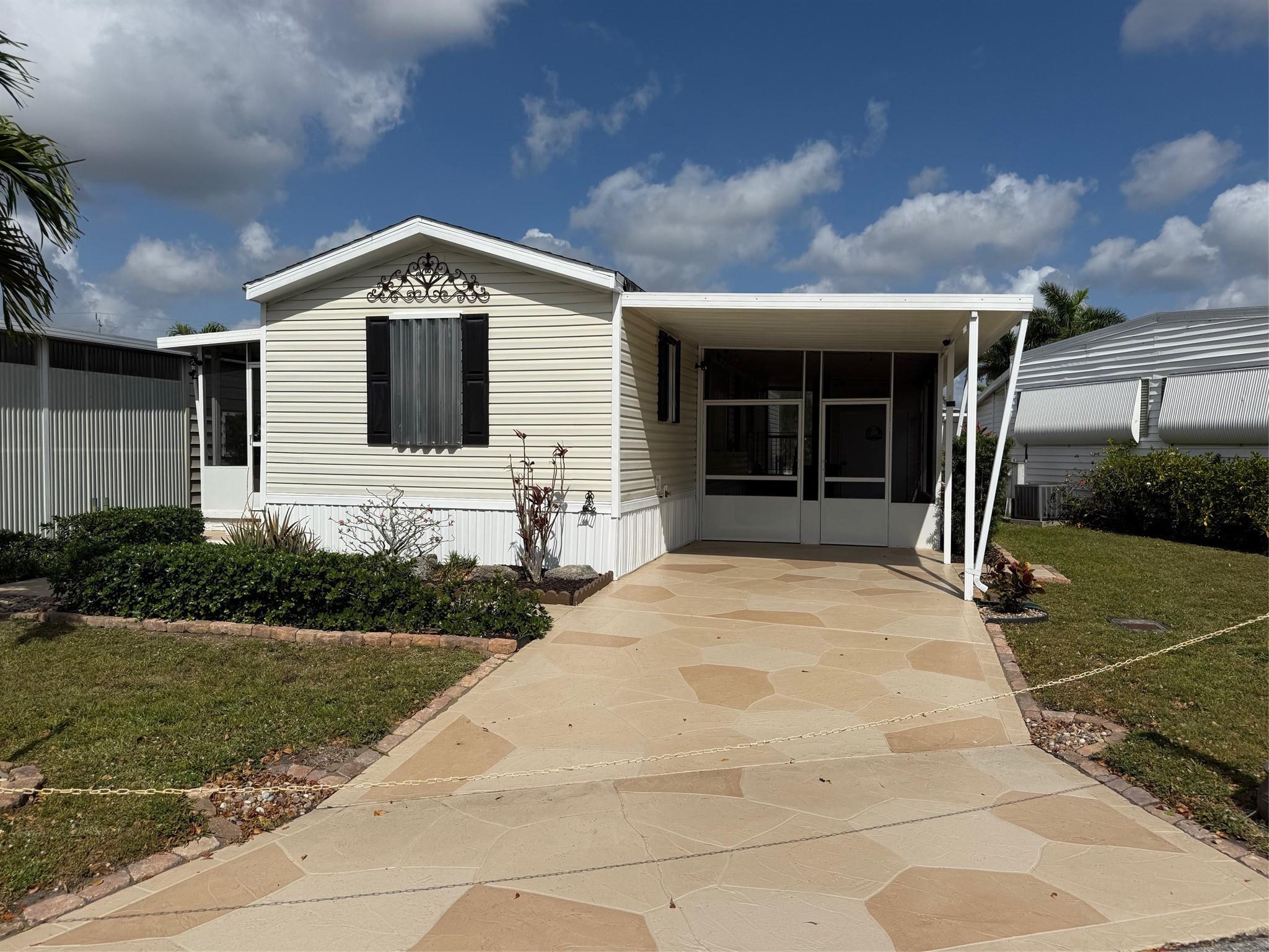 2261 SW 85th Ter Property Photo 1